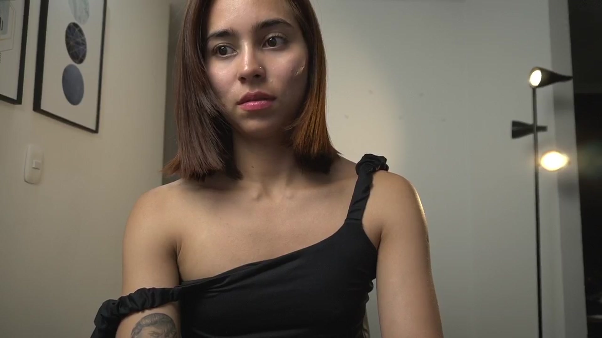 Gallery image thumbnail from Xialing's myfreecams stream on, 10/02/2024, 22:47 image 18 of 20