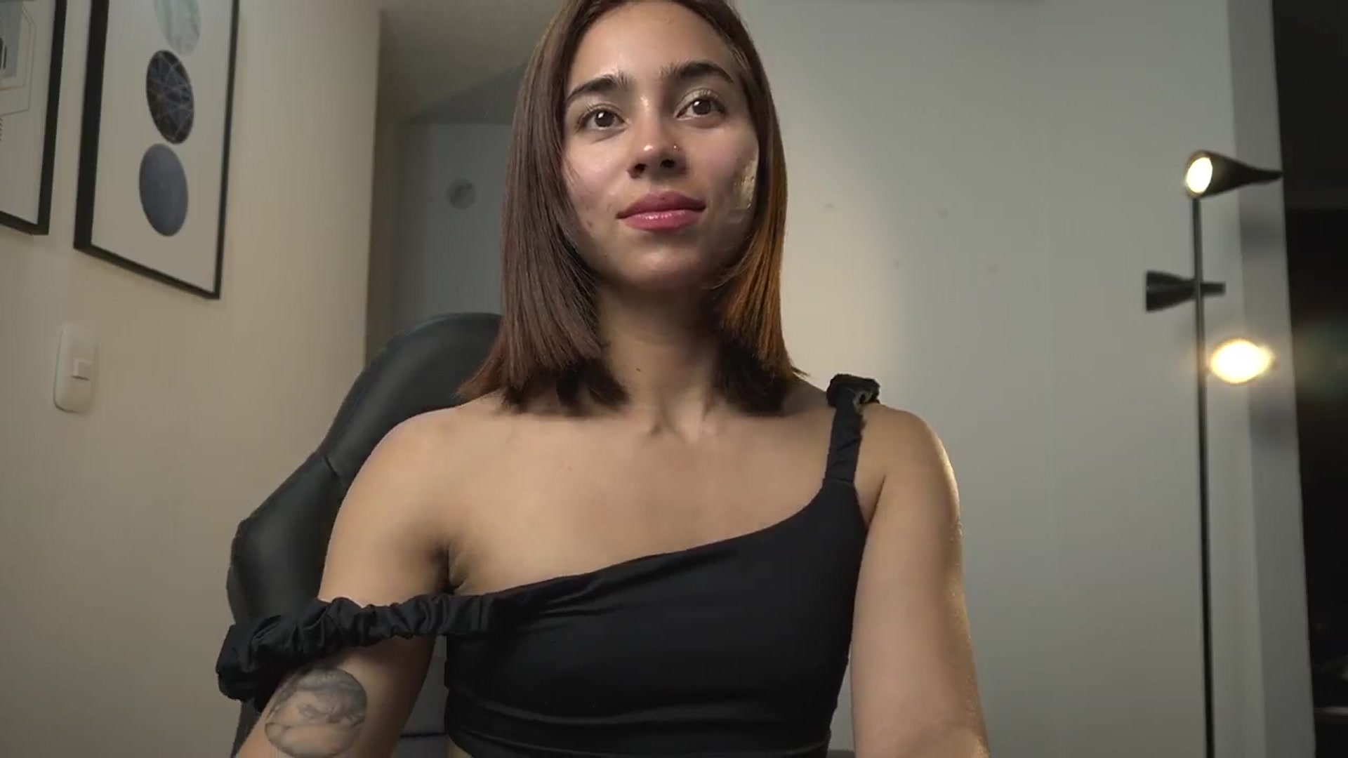 Gallery image thumbnail from Xialing's myfreecams stream on, 10/02/2024, 22:47 image 19 of 20