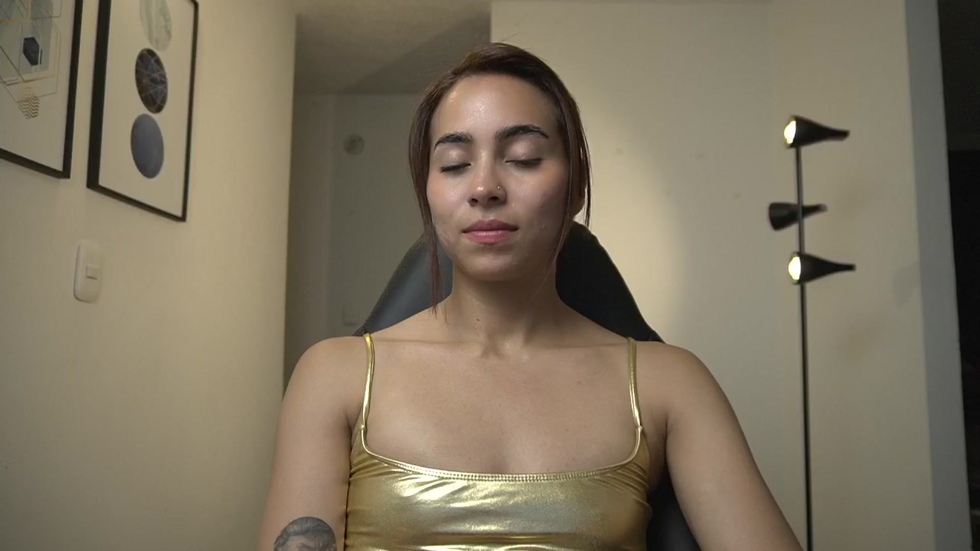 Gallery image thumbnail from Xialing's myfreecams stream on, 10/07/2024, 24:21 image 8 of 20
