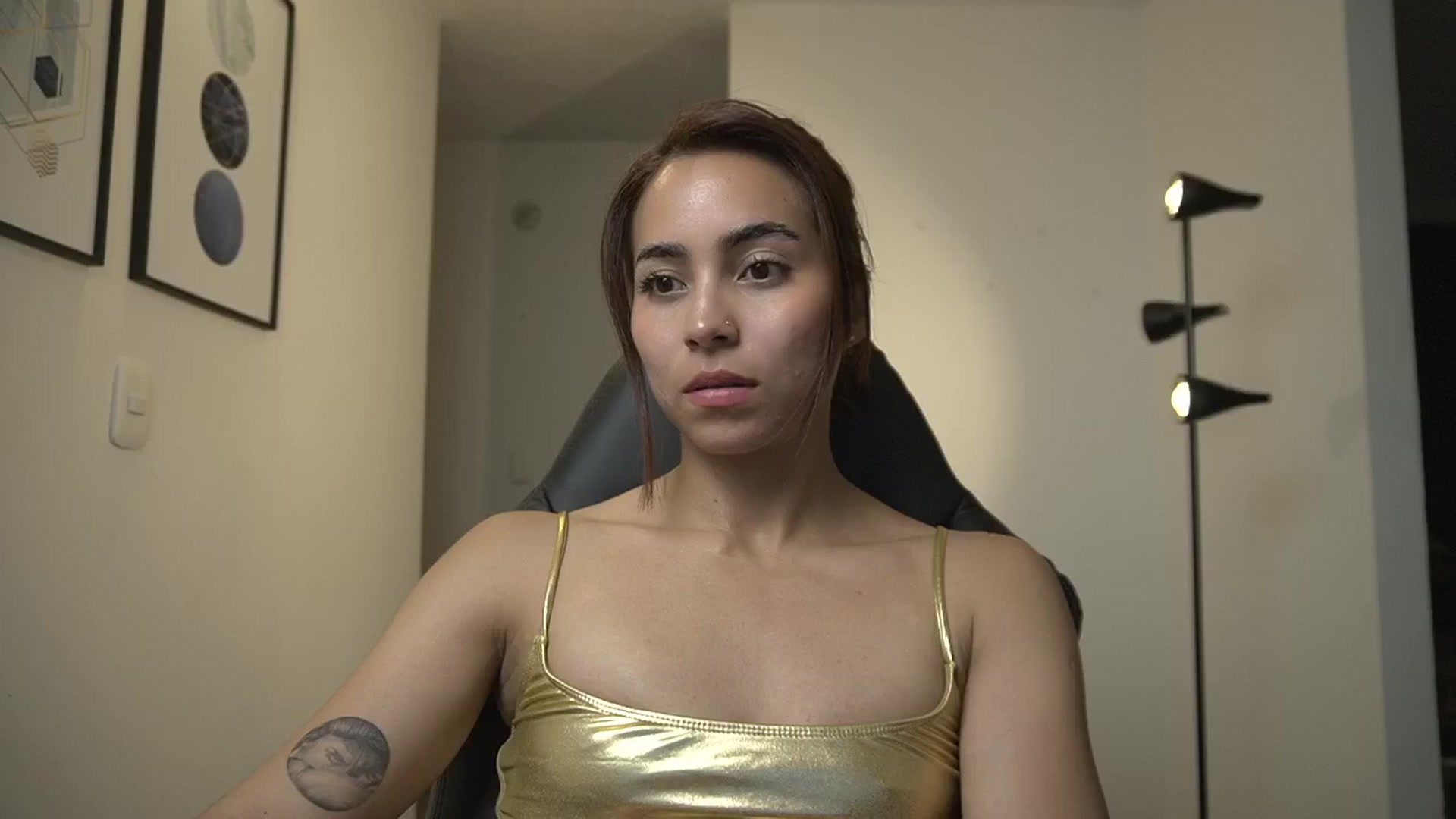 Gallery image thumbnail from Xialing's myfreecams stream on, 10/07/2024, 24:21 image 17 of 20