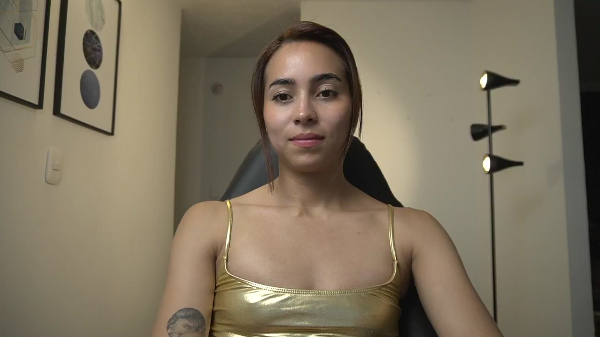 Gallery image thumbnail from Xialing's myfreecams stream on, 10/07/2024, 24:21 image 5 of 20