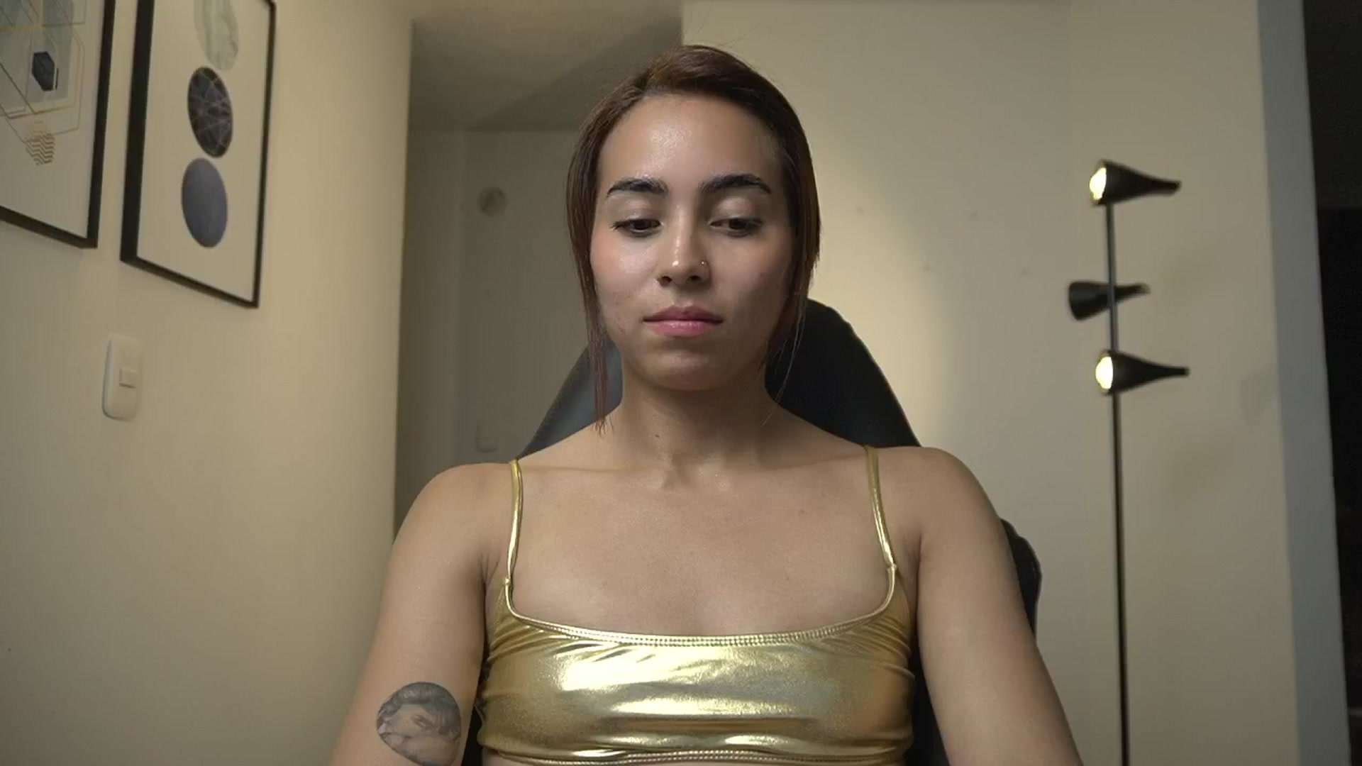 Gallery image thumbnail from Xialing's myfreecams stream on, 10/07/2024, 24:21 image 4 of 20