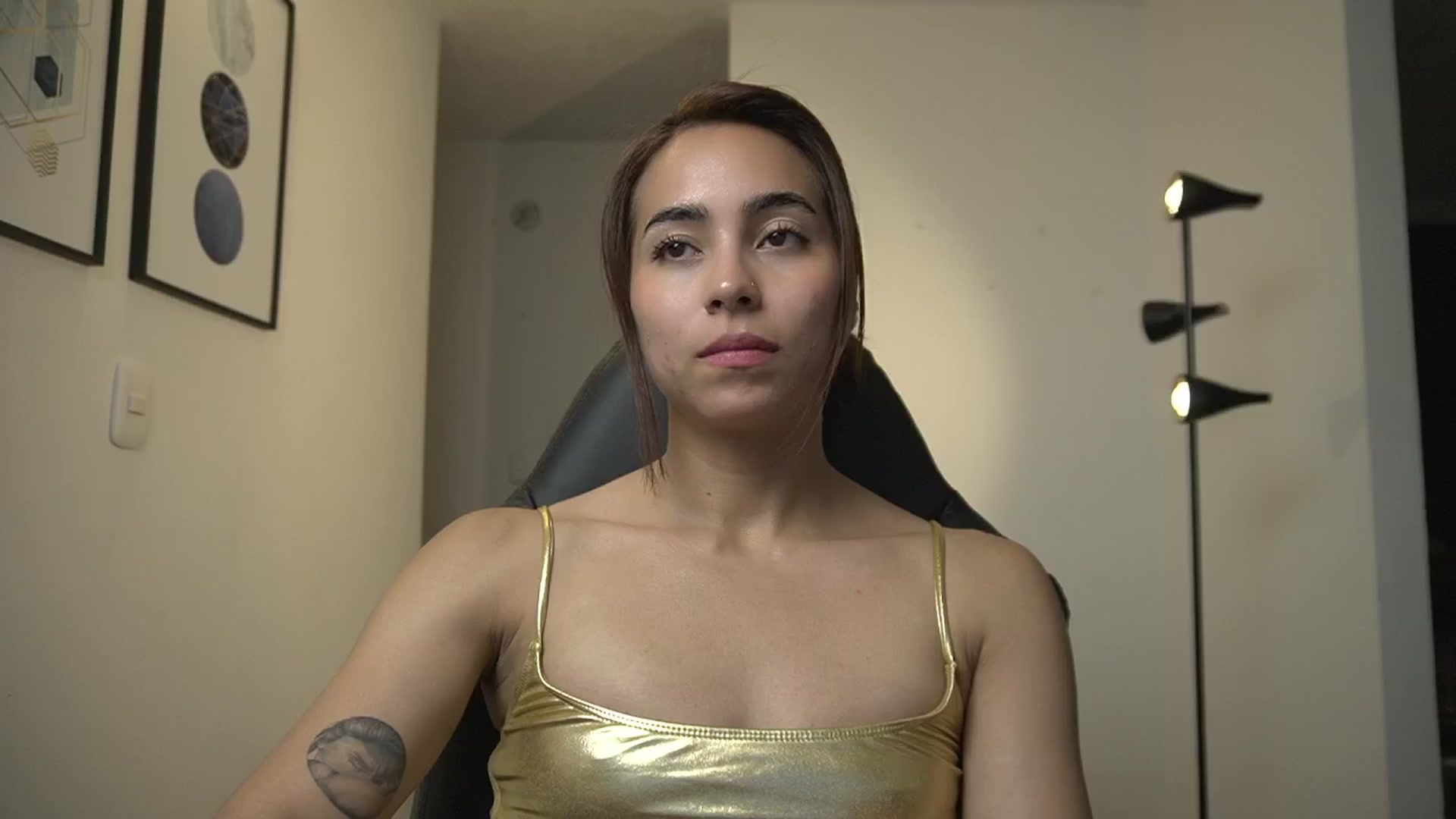 Gallery image thumbnail from Xialing's myfreecams stream on, 10/07/2024, 24:21 image 14 of 20
