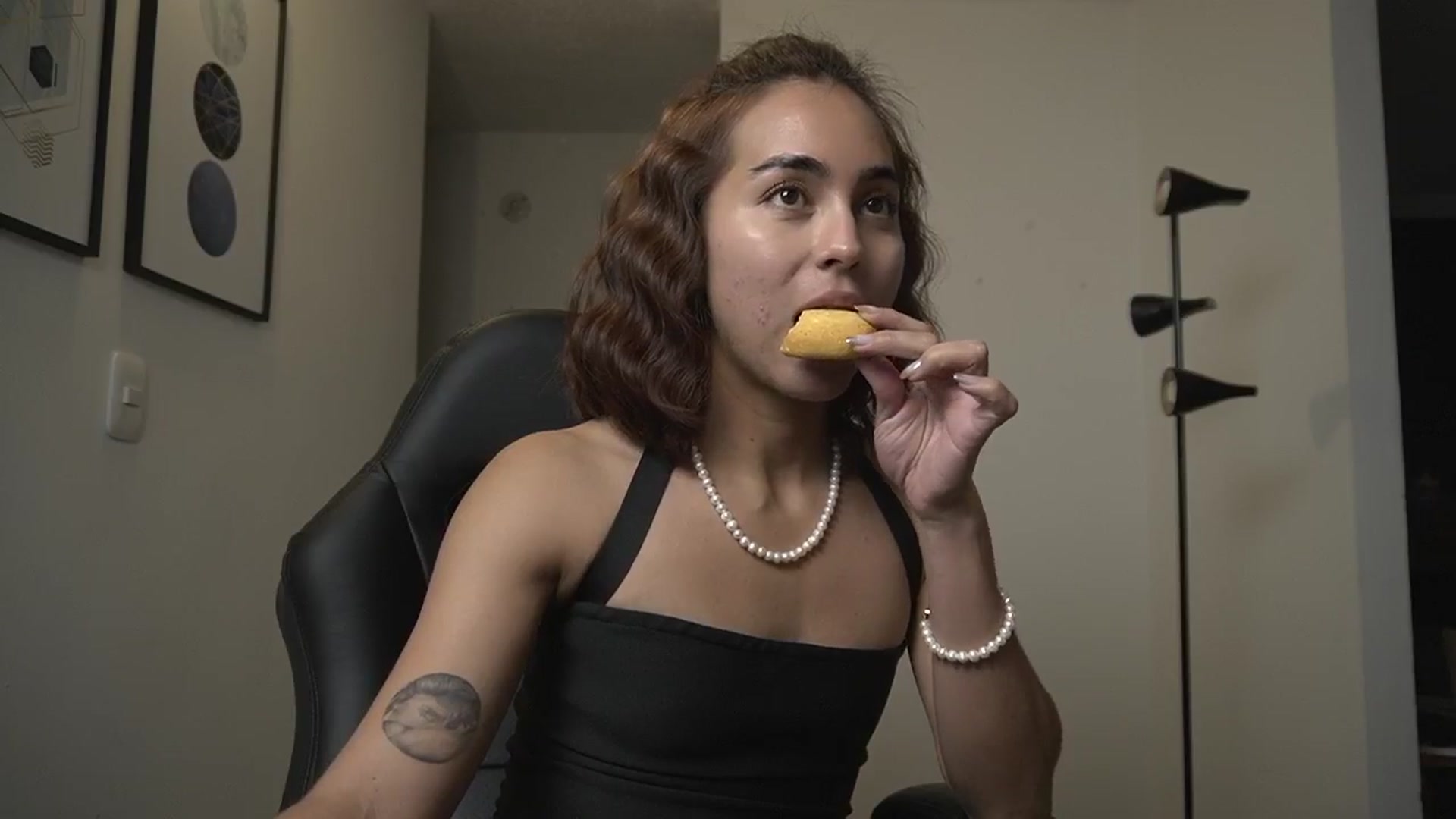 Gallery image thumbnail from Xialing's myfreecams stream on, 10/08/2024, 22:57 image 3 of 20