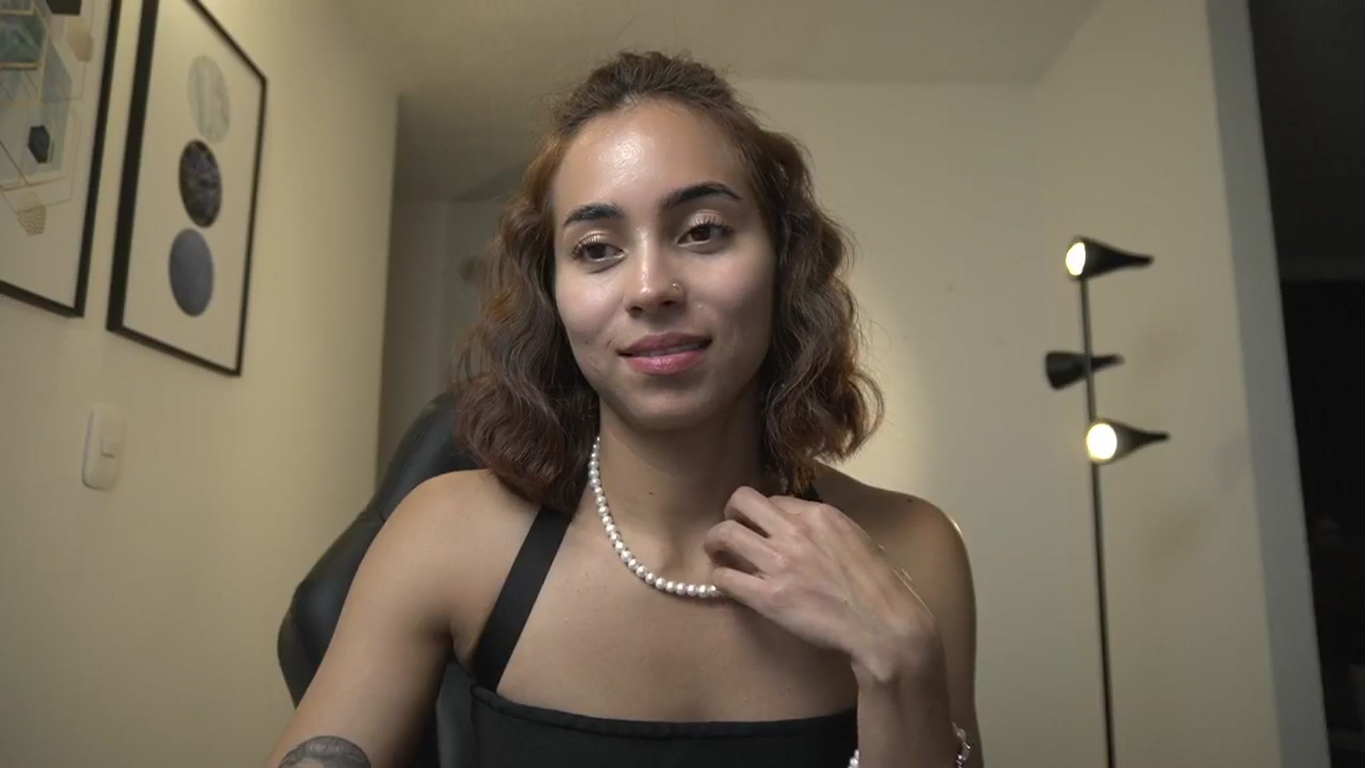 Gallery image thumbnail from Xialing's myfreecams stream on, 10/08/2024, 22:57 image 13 of 20