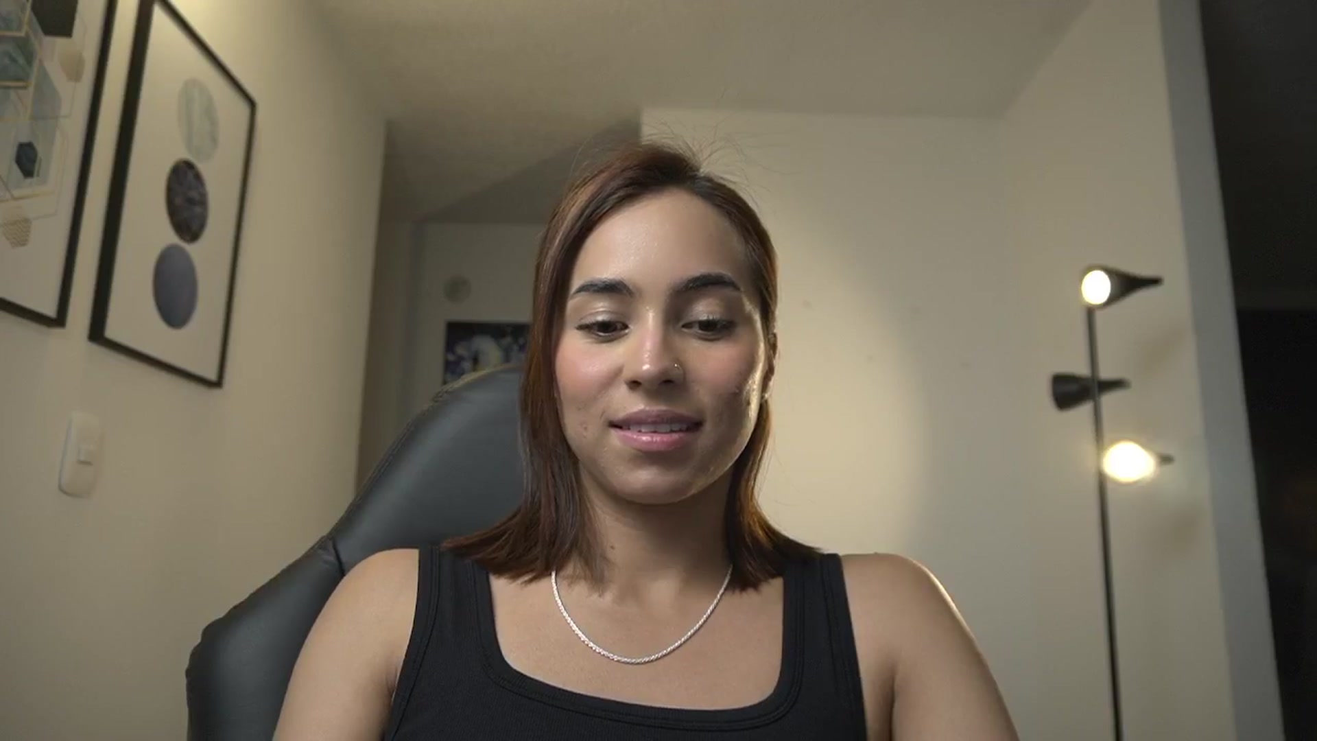Gallery image thumbnail from Xialing's myfreecams stream on, 10/17/2024, 24:02 image 2 of 20