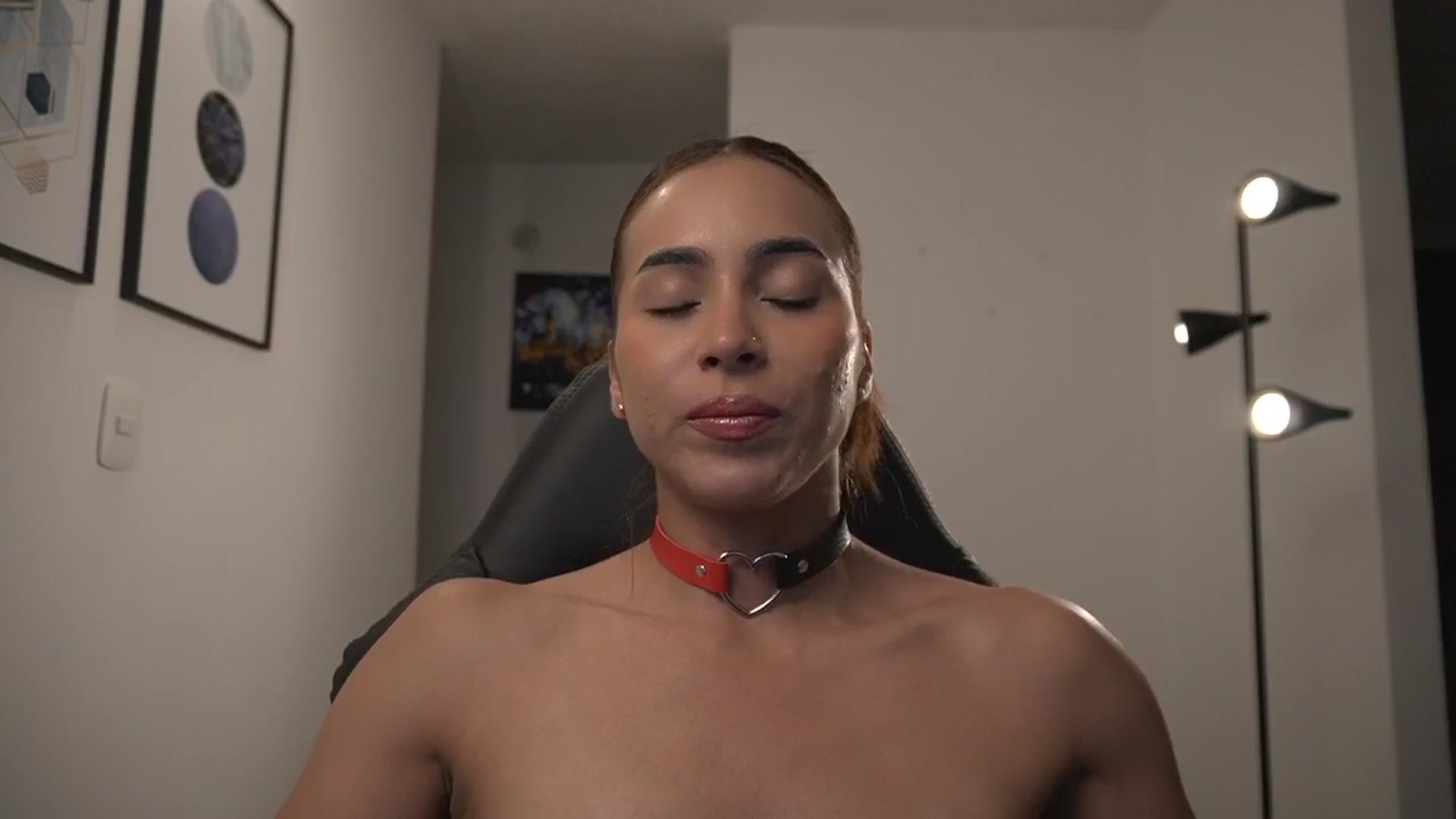 Gallery image thumbnail from Xialing's myfreecams stream on, 10/21/2024, 23:59 image 17 of 20