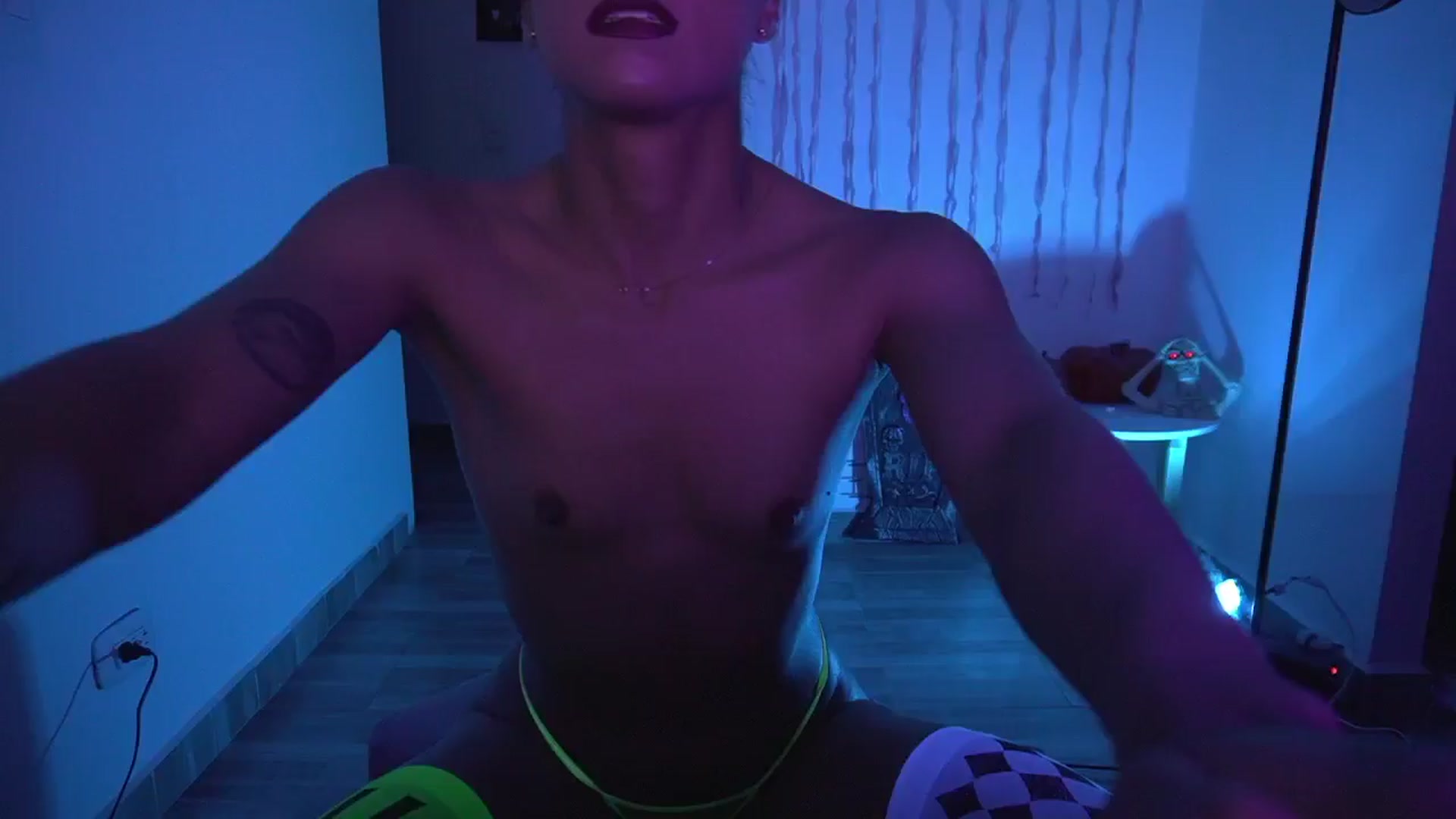 Gallery image thumbnail from Xialing's myfreecams stream on, 10/28/2024, 24:50 image 7 of 20