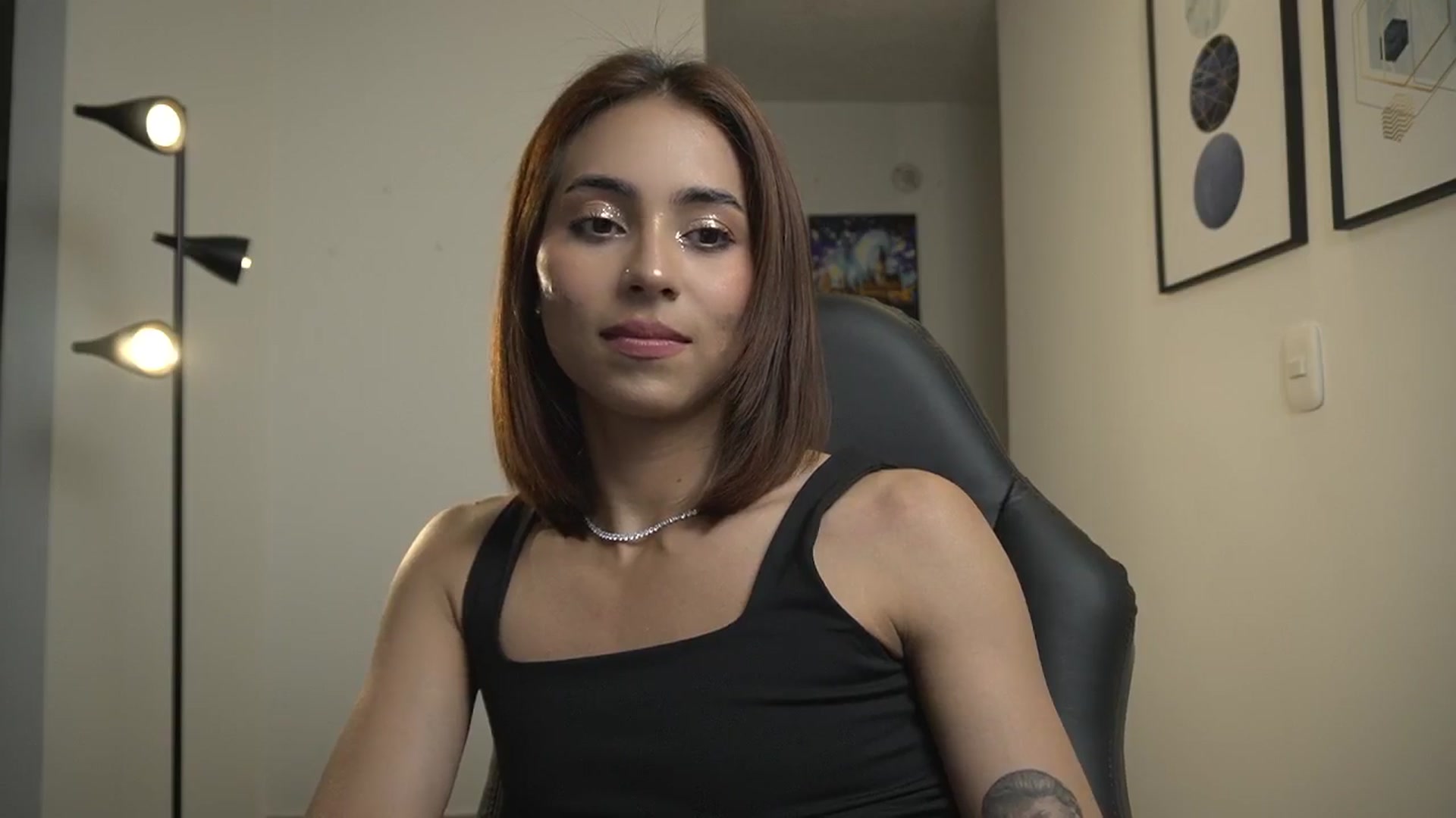 Gallery image thumbnail from Xialing's myfreecams stream on, 11/04/2024, 23:42 image 18 of 20