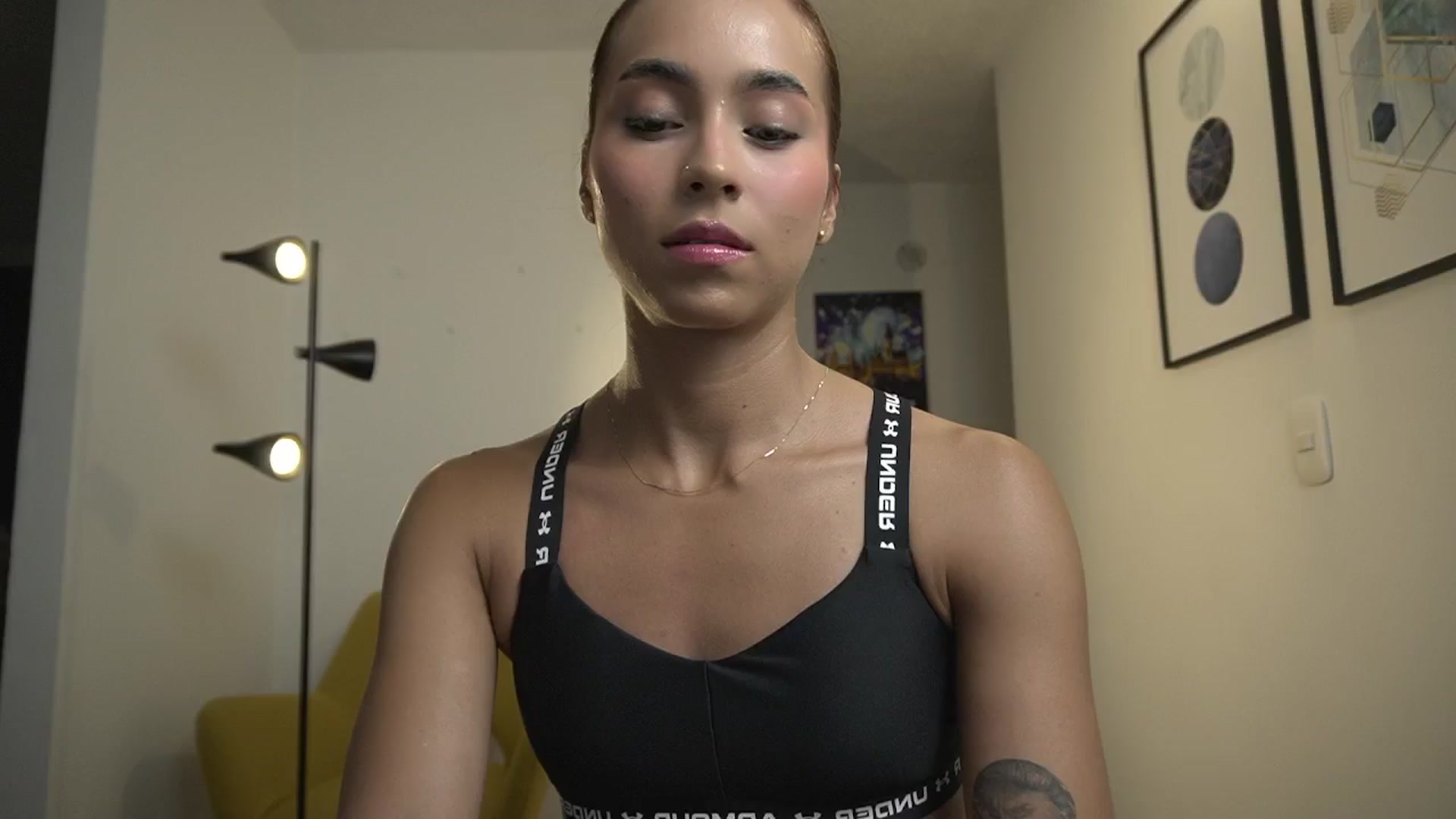 Gallery image thumbnail from Xialing's myfreecams stream on, 11/18/2024, 23:21 image 1 of 20