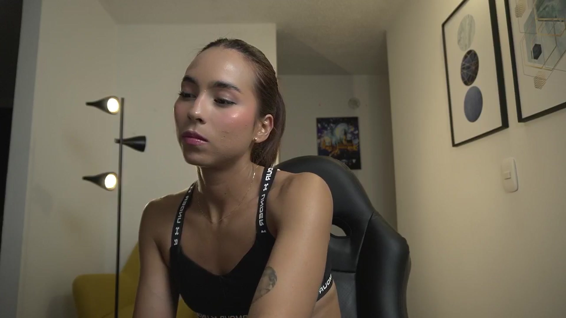 Gallery image thumbnail from Xialing's myfreecams stream on, 11/18/2024, 23:21 image 18 of 20
