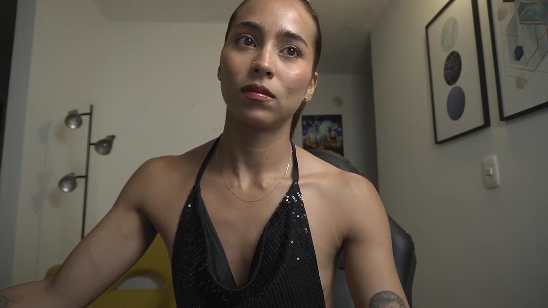Gallery image thumbnail from Xialing's myfreecams stream on, 11/21/2024, 23:27 image 2 of 20