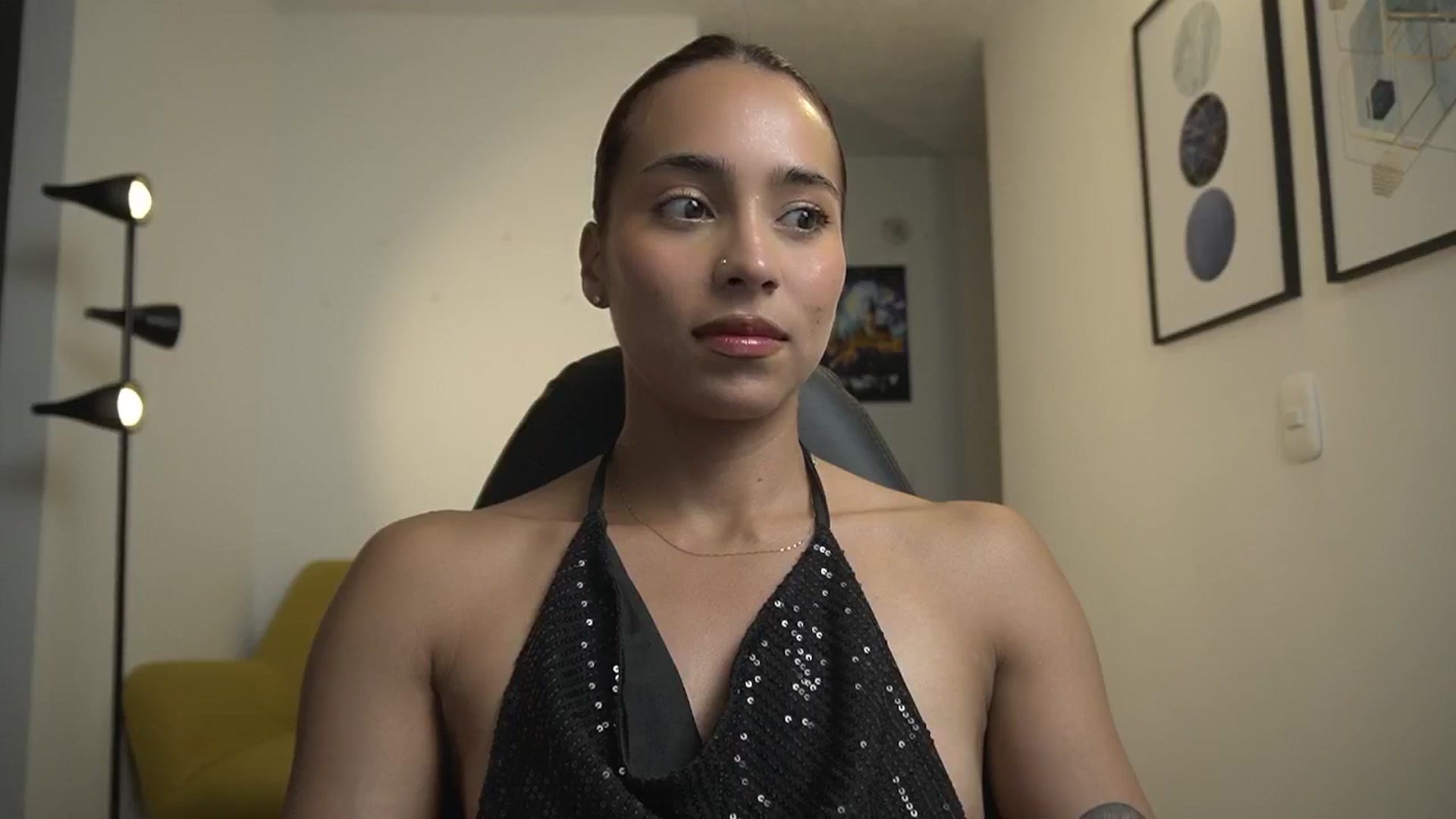 Gallery image thumbnail from Xialing's myfreecams stream on, 11/21/2024, 23:27 image 7 of 20