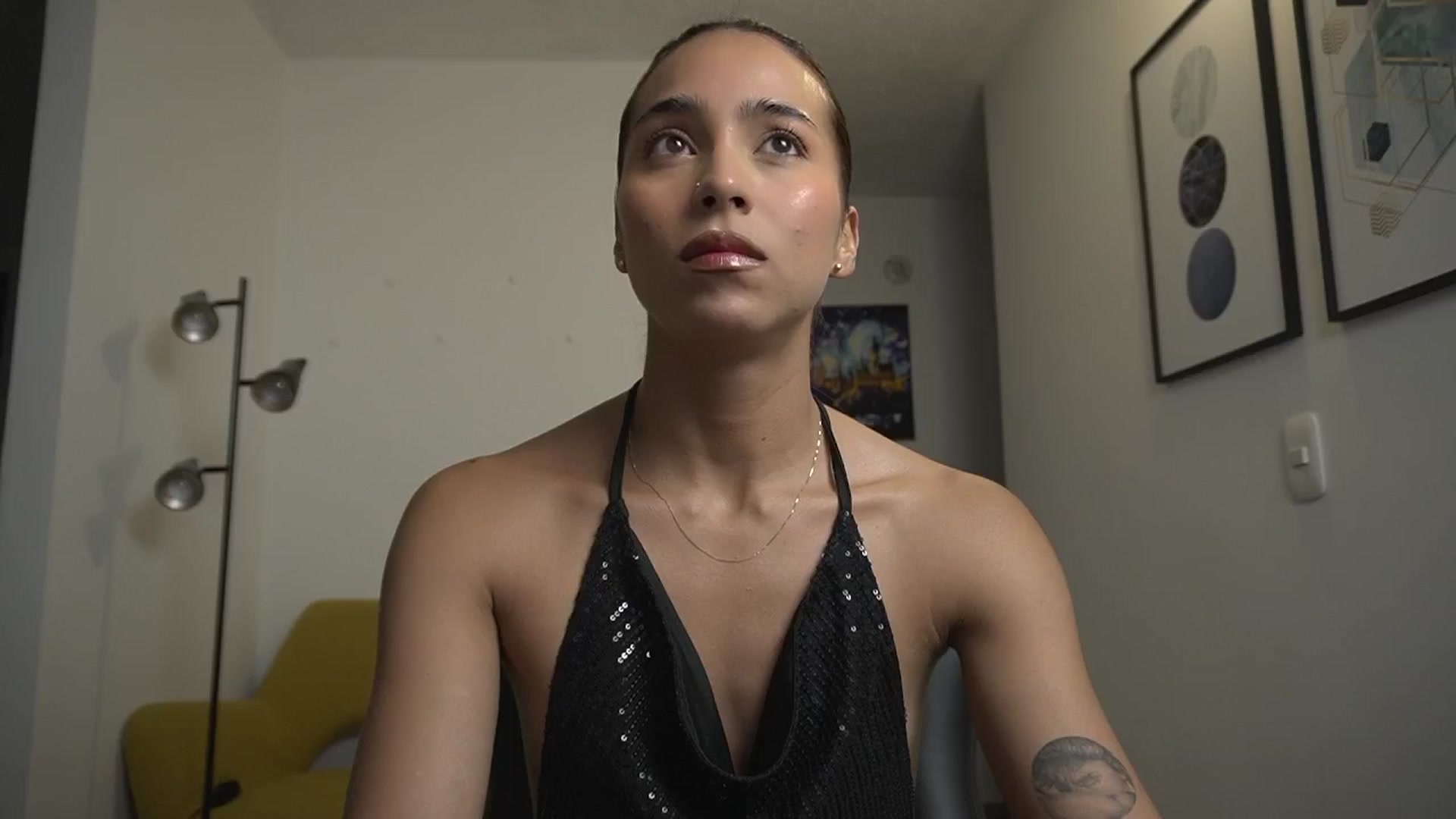 Gallery image thumbnail from Xialing's myfreecams stream on, 11/21/2024, 23:27 image 1 of 20