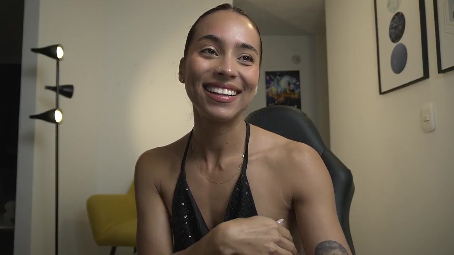 Gallery image thumbnail from Xialing's myfreecams stream on, 11/22/2024, 24:46 image 20 of 20