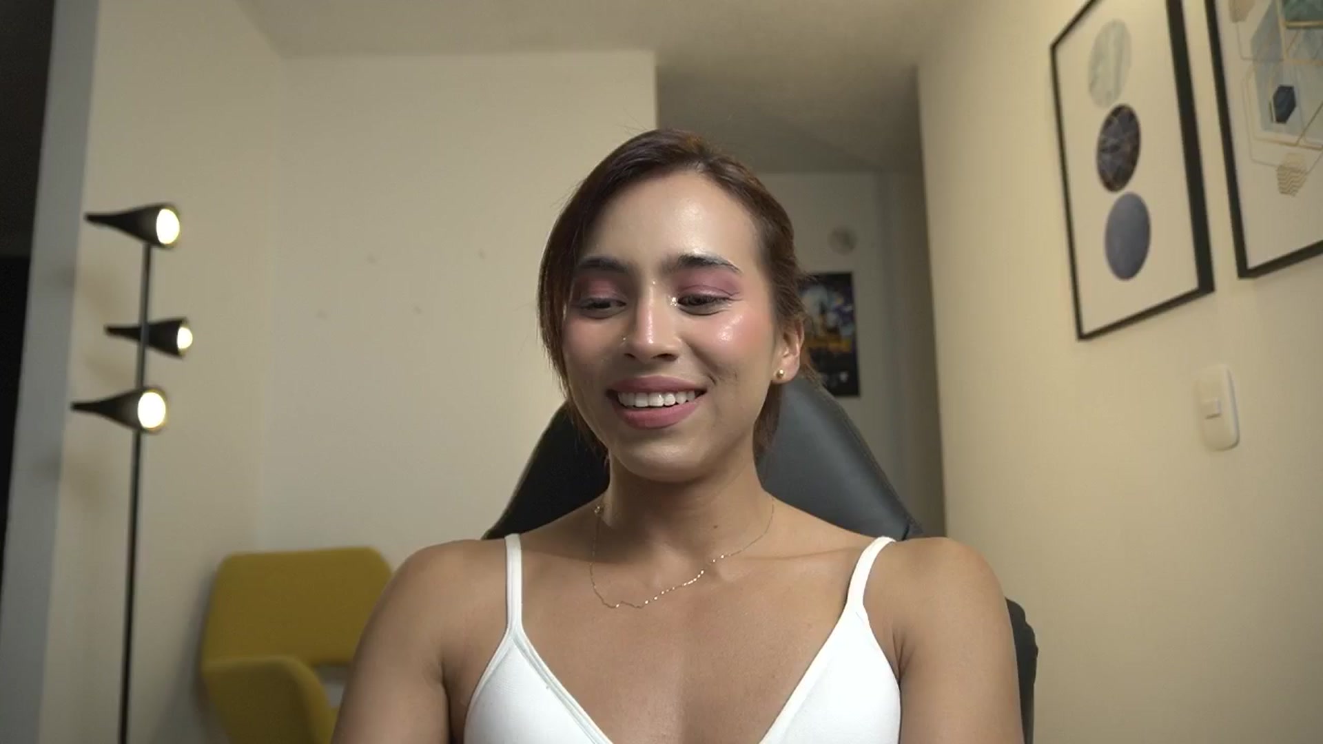 Gallery image thumbnail from Xialing's myfreecams stream on, 11/27/2024, 02:00 image 4 of 20