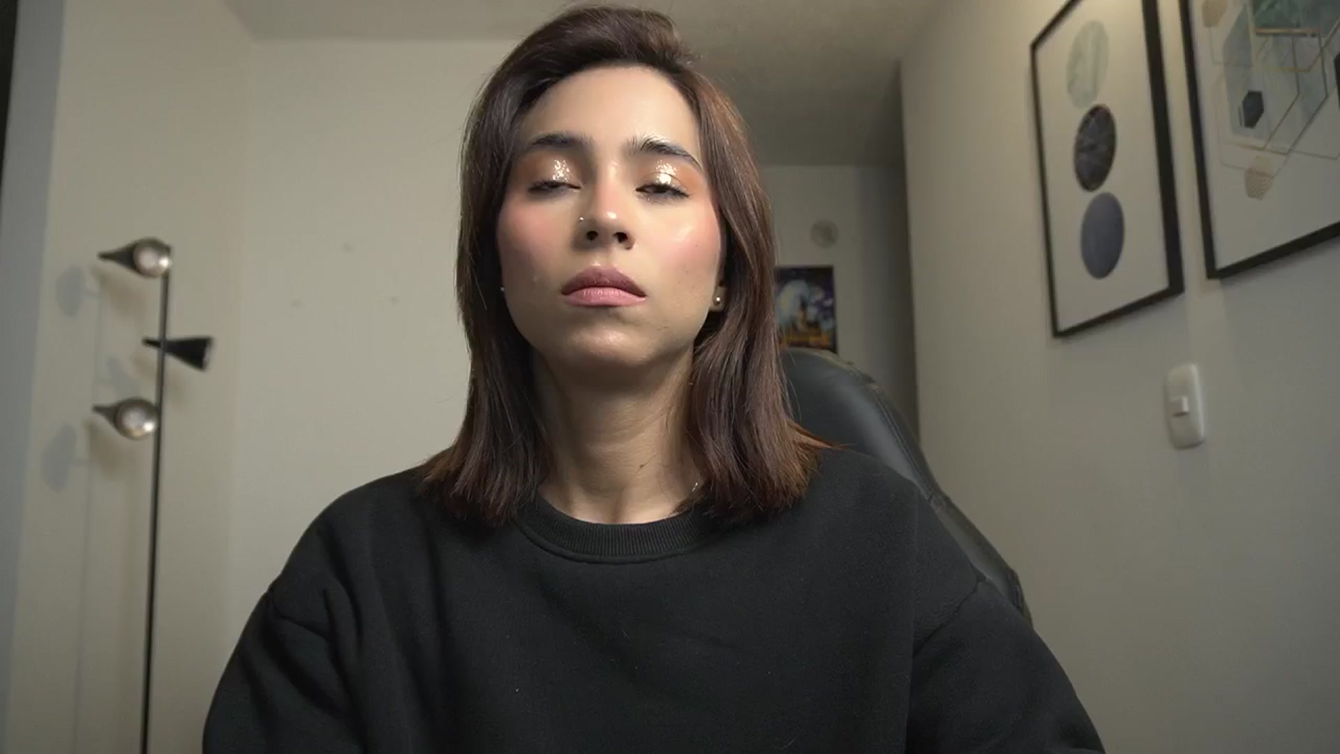 Gallery image thumbnail from Xialing's myfreecams stream on, 12/06/2024, 24:42 image 1 of 20