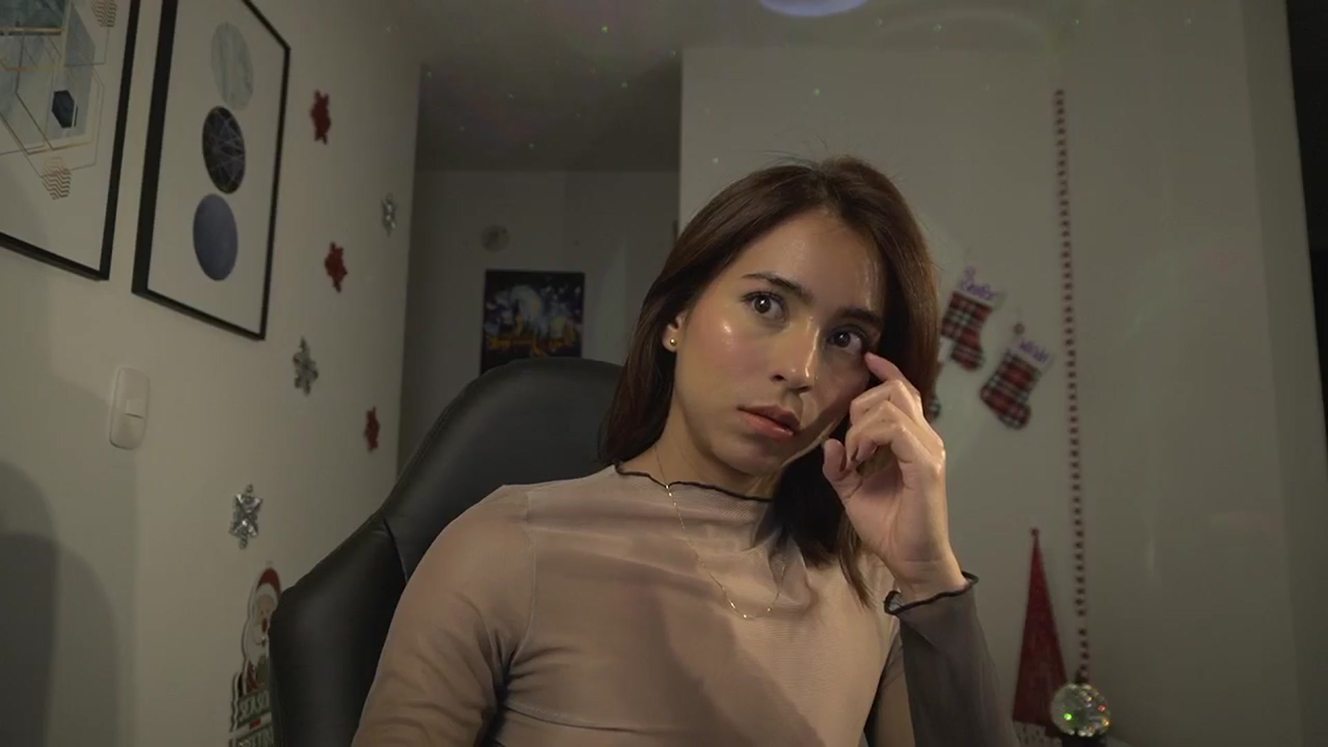 Gallery image thumbnail from Xialing's myfreecams stream on, 12/10/2024, 23:26 image 14 of 20