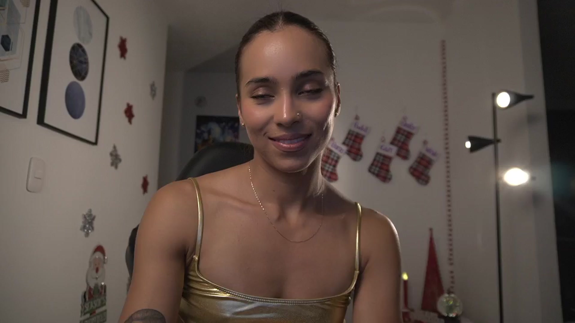 Gallery image thumbnail from Xialing's myfreecams stream on, 12/12/2024, 01:04 image 16 of 20
