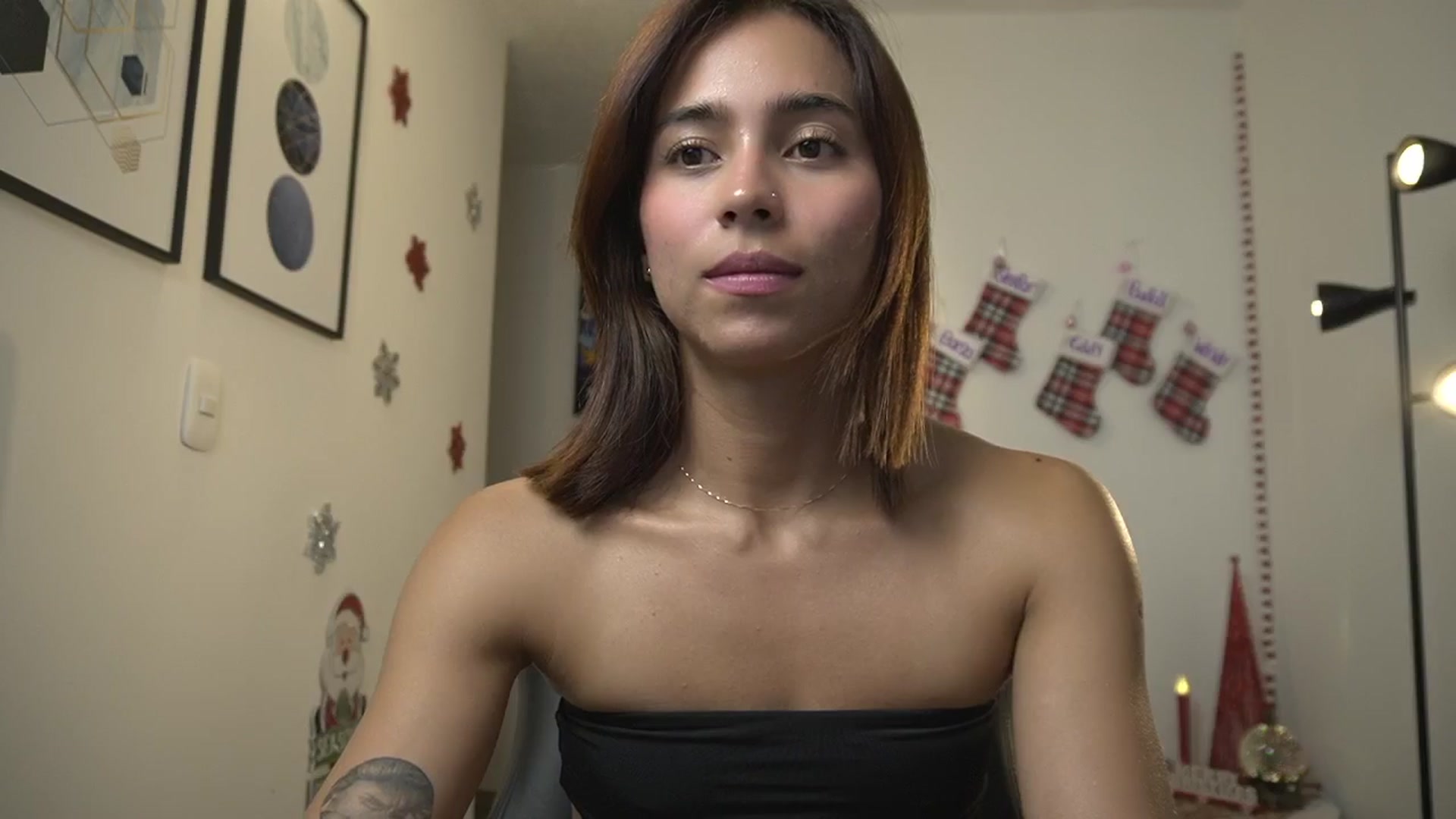 Gallery image thumbnail from Xialing's myfreecams stream on, 12/15/2024, 23:35 image 16 of 20