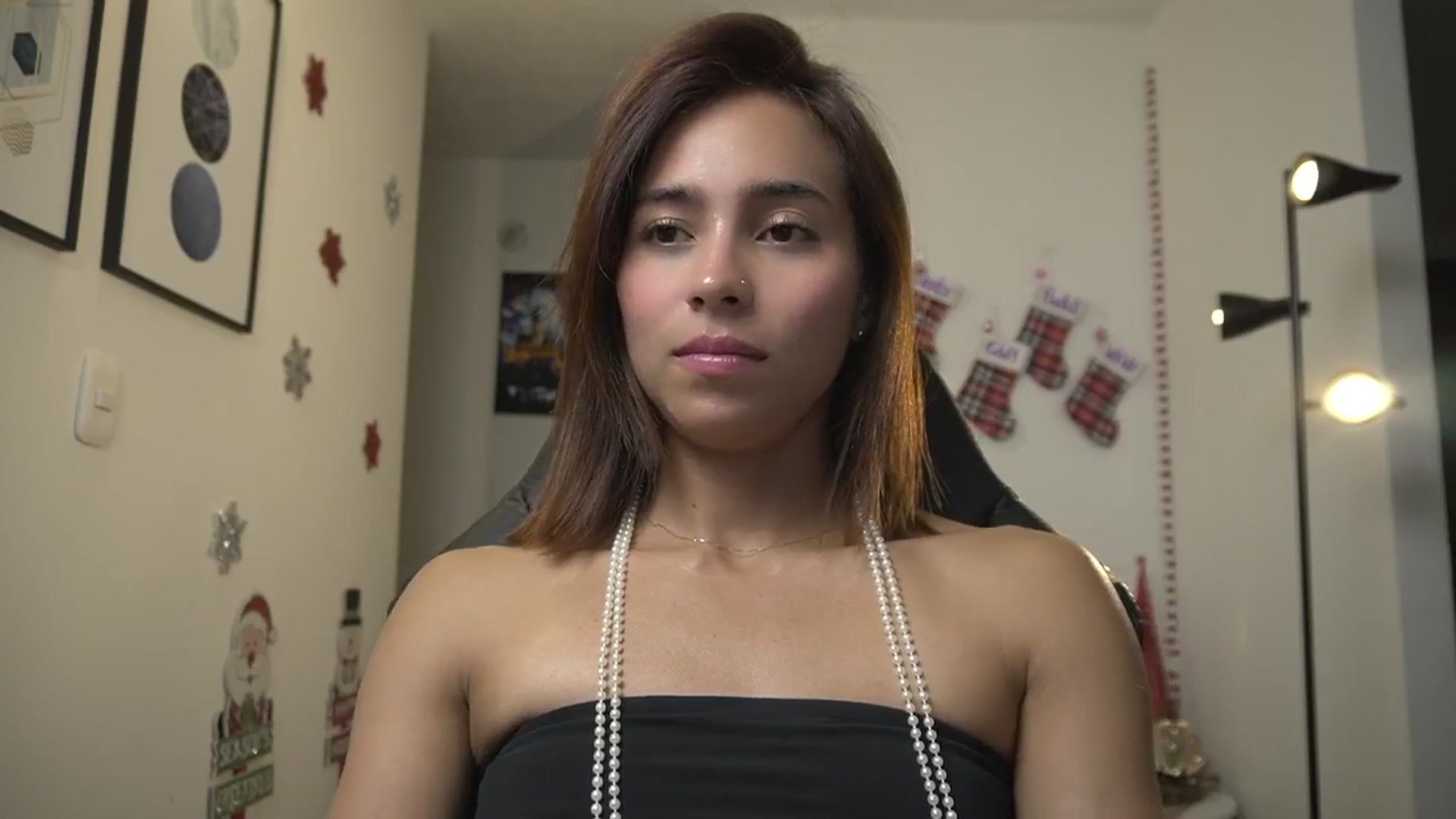 Gallery image thumbnail from Xialing's myfreecams stream on, 12/15/2024, 23:35 image 4 of 20