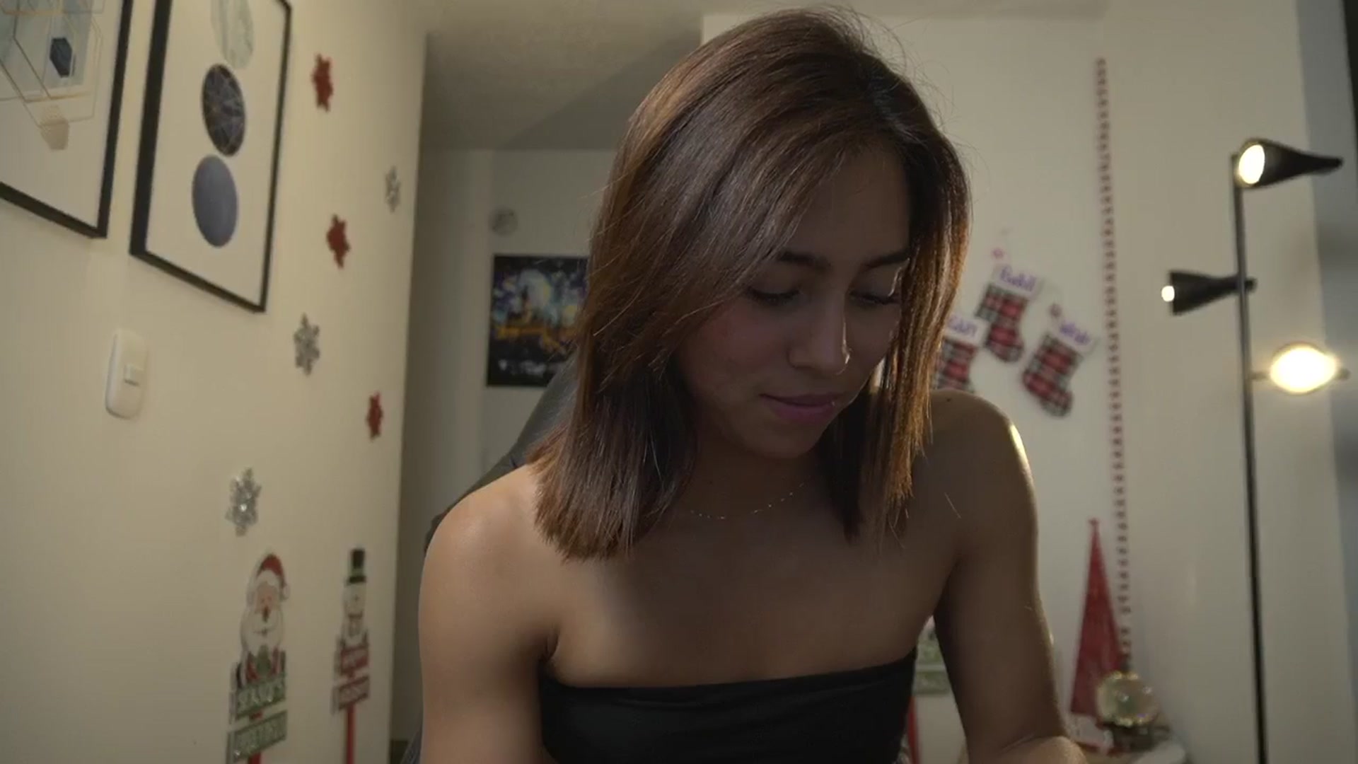 Gallery image thumbnail from Xialing's myfreecams stream on, 12/15/2024, 23:35 image 17 of 20