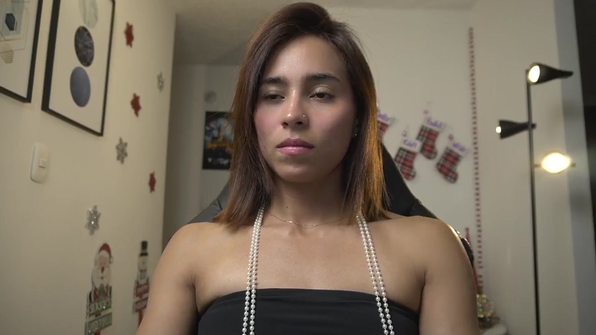 Gallery image thumbnail from Xialing's myfreecams stream on, 12/15/2024, 23:35 image 5 of 20