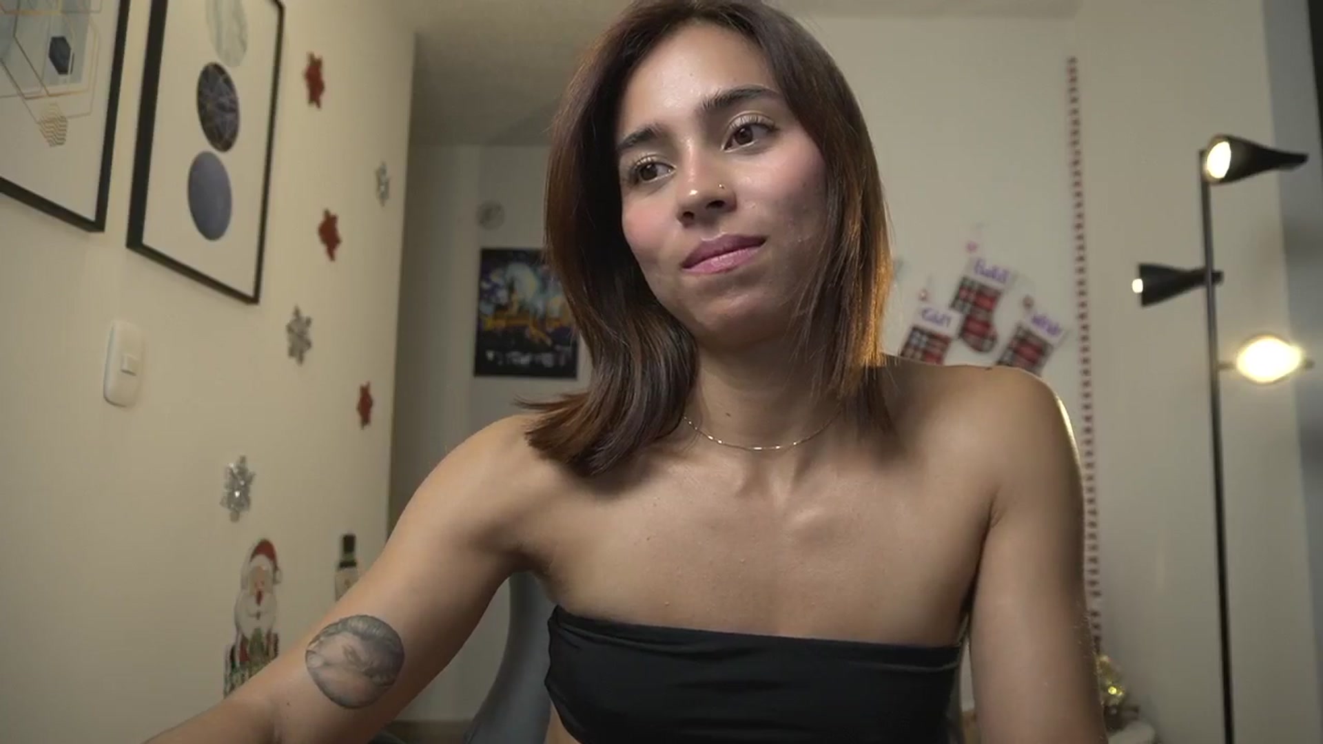 Gallery image thumbnail from Xialing's myfreecams stream on, 12/15/2024, 23:35 image 19 of 20