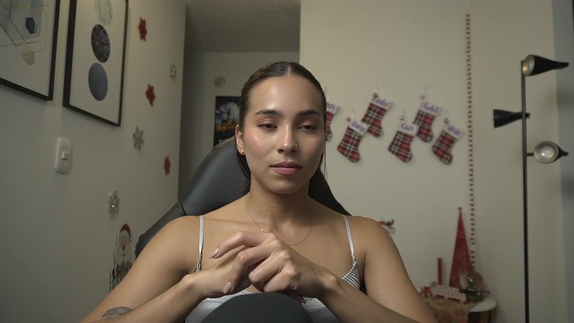 Gallery image thumbnail from Xialing's myfreecams stream on, 12/16/2024, 23:23 image 3 of 20