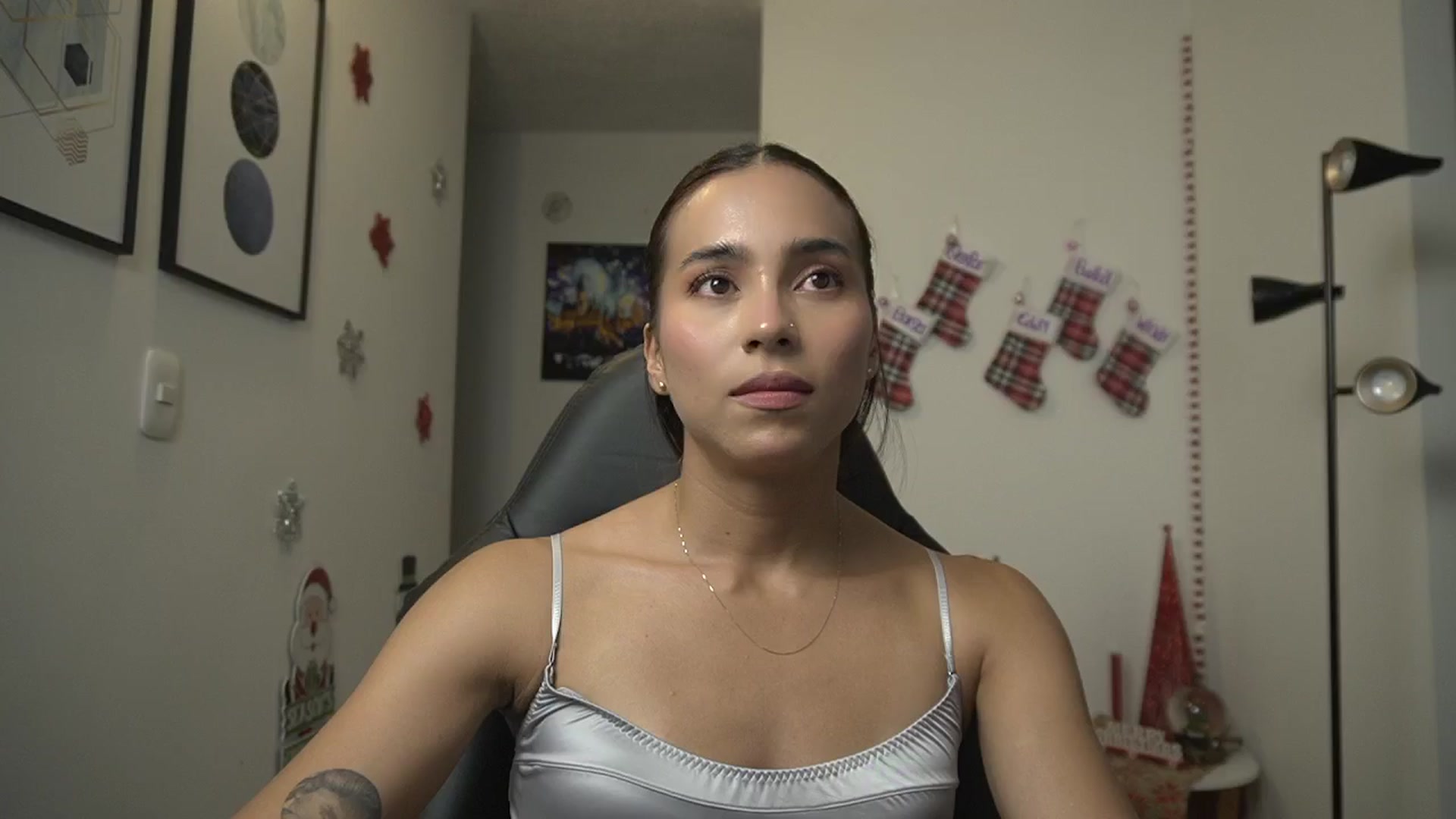 Gallery image thumbnail from Xialing's myfreecams stream on, 12/16/2024, 23:23 image 1 of 20