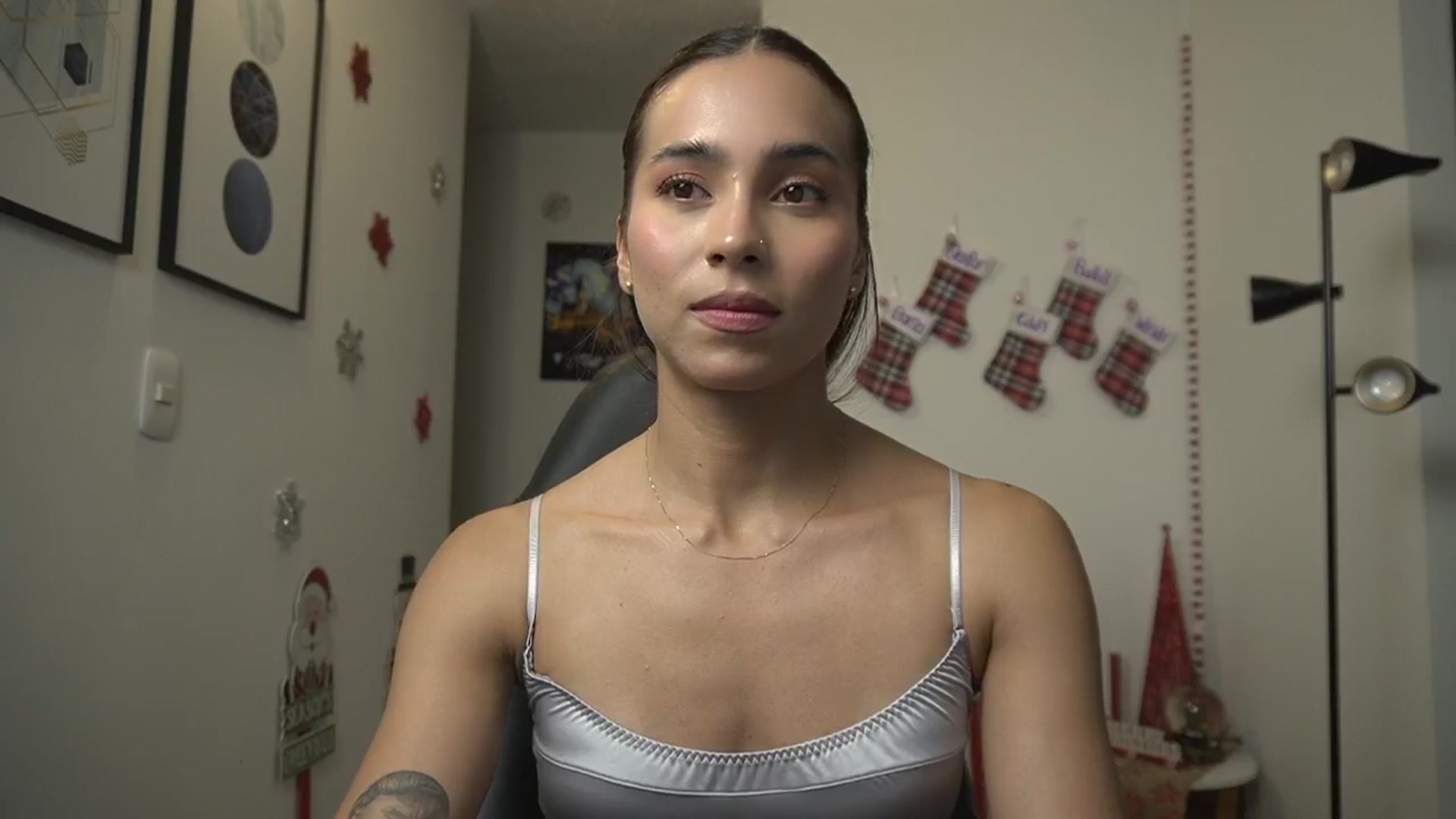 Gallery image thumbnail from Xialing's myfreecams stream on, 12/16/2024, 23:23 image 8 of 20