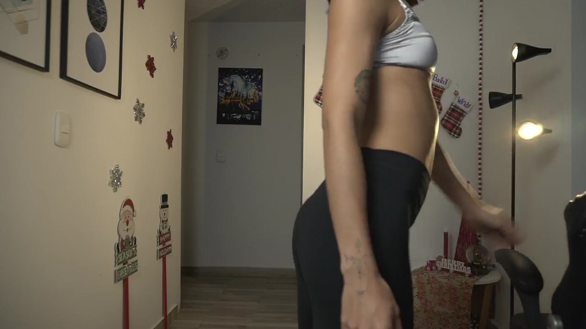 Gallery image thumbnail from Xialing's myfreecams stream on, 12/16/2024, 23:23 image 14 of 20