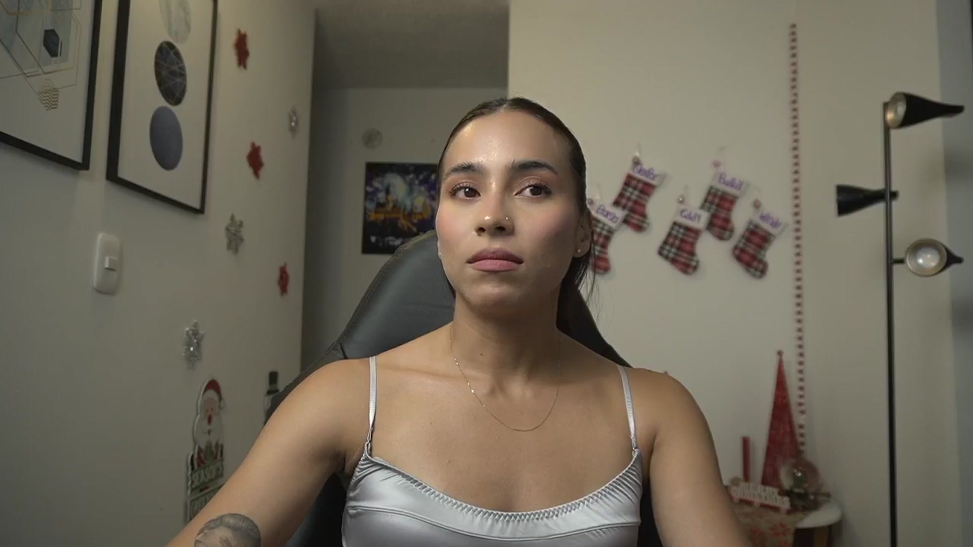 Gallery image thumbnail from Xialing's myfreecams stream on, 12/16/2024, 23:23 image 2 of 20