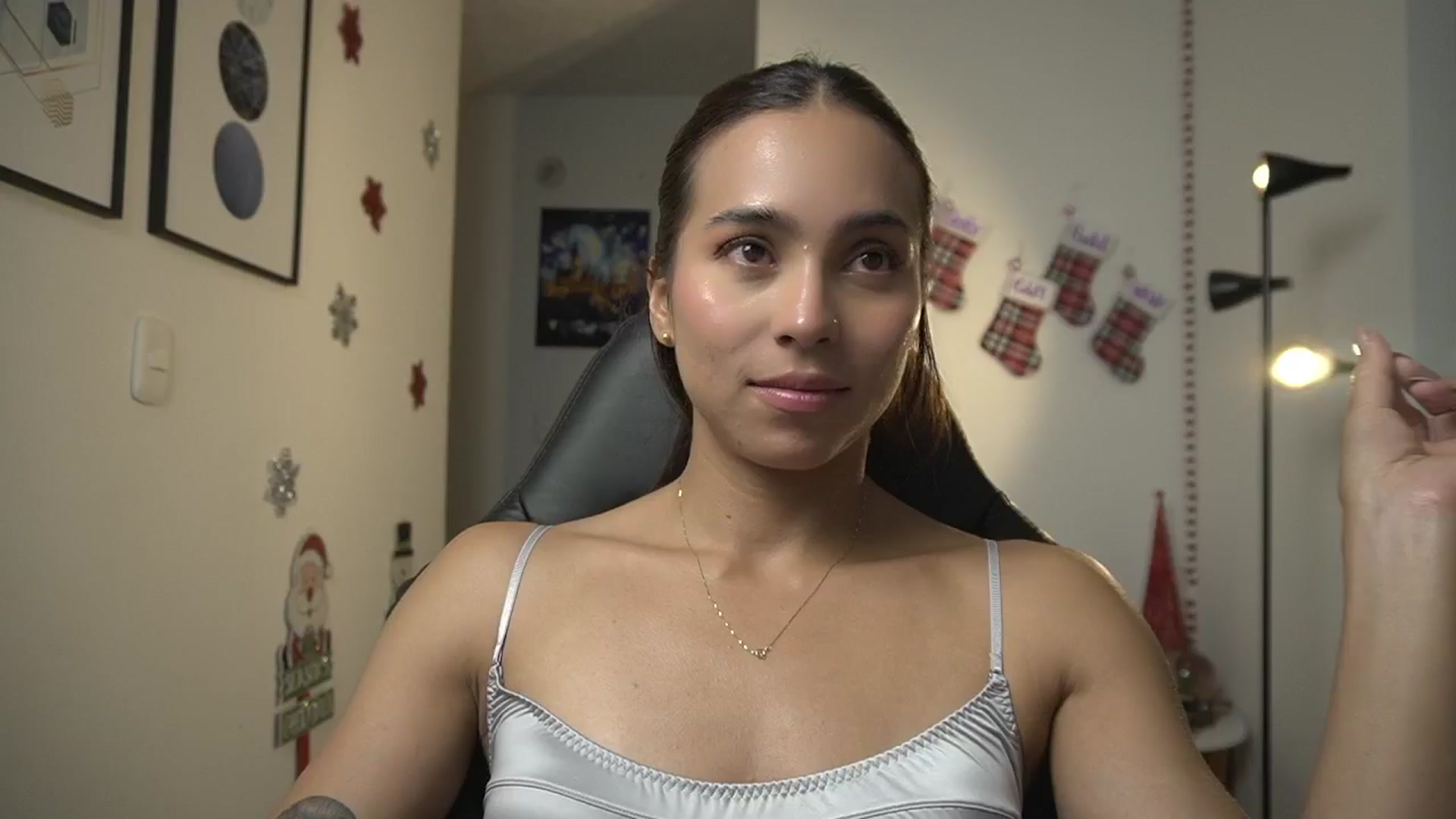 Gallery image thumbnail from Xialing's myfreecams stream on, 12/17/2024, 24:59 image 15 of 20