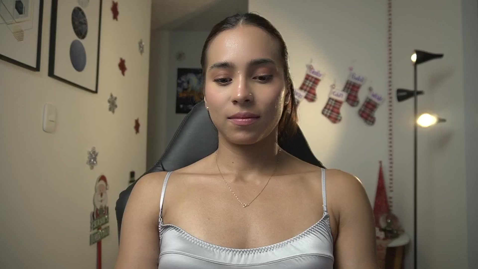 Gallery image thumbnail from Xialing's myfreecams stream on, 12/17/2024, 24:59 image 5 of 20