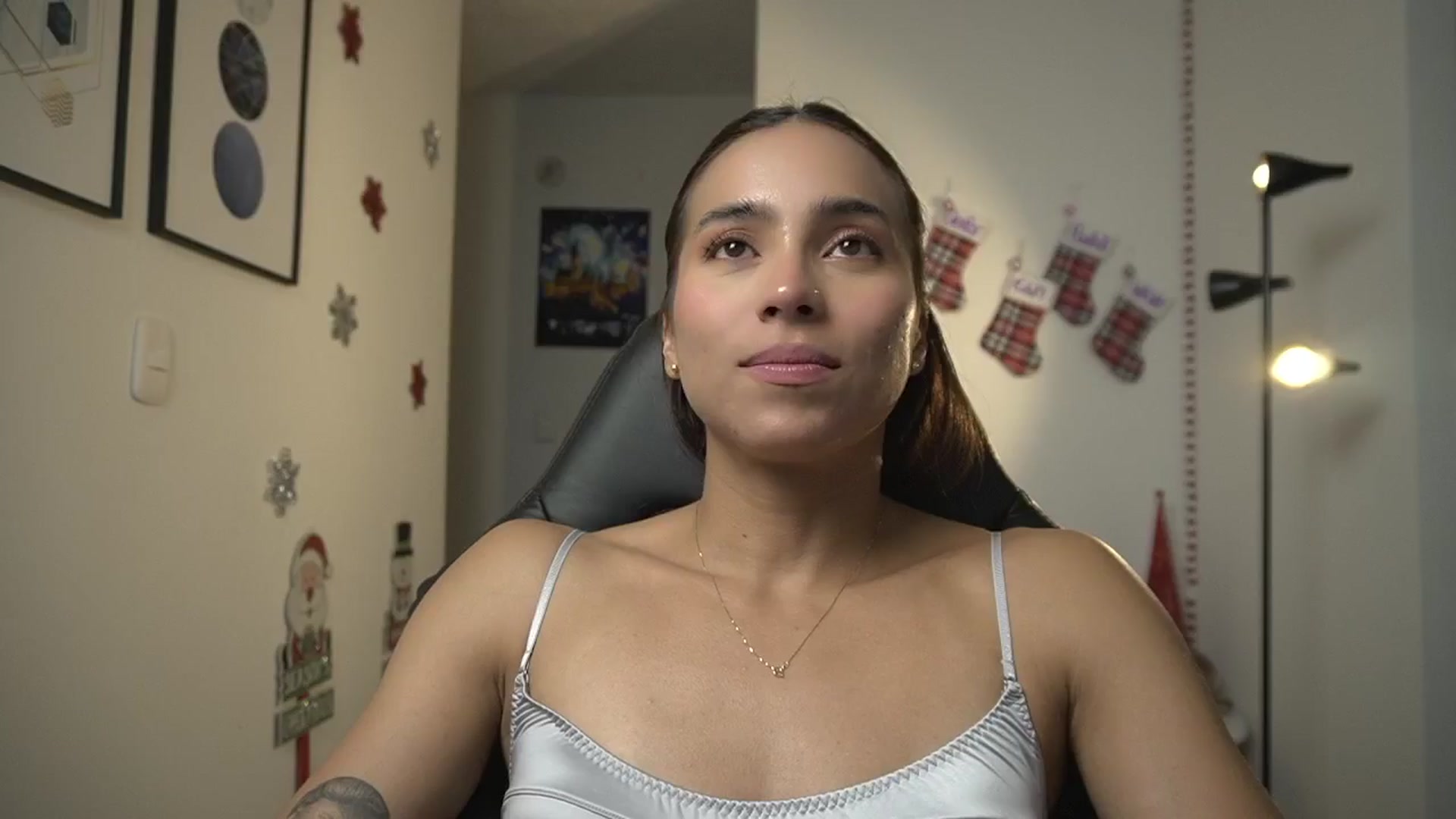 Gallery image thumbnail from Xialing's myfreecams stream on, 12/17/2024, 24:59 image 16 of 20