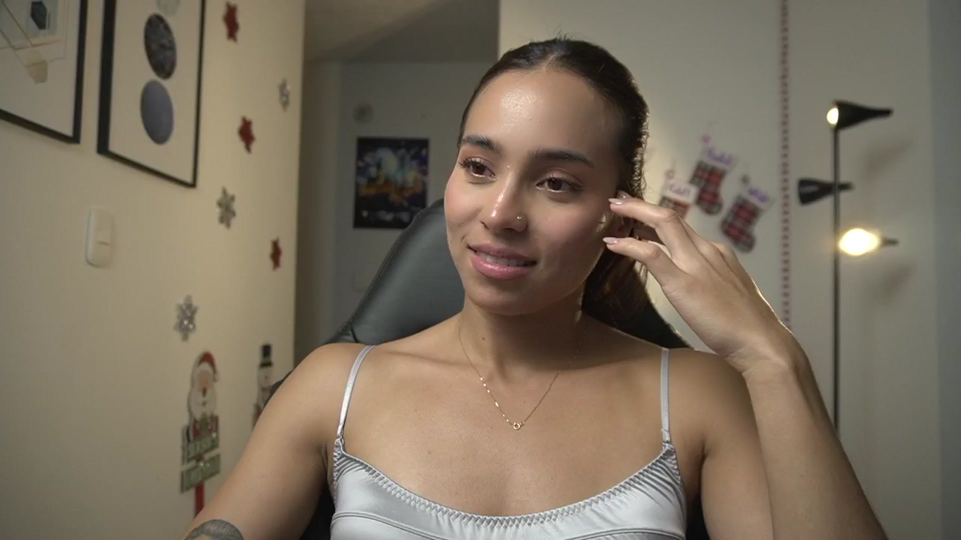 Gallery image thumbnail from Xialing's myfreecams stream on, 12/17/2024, 24:59 image 13 of 20