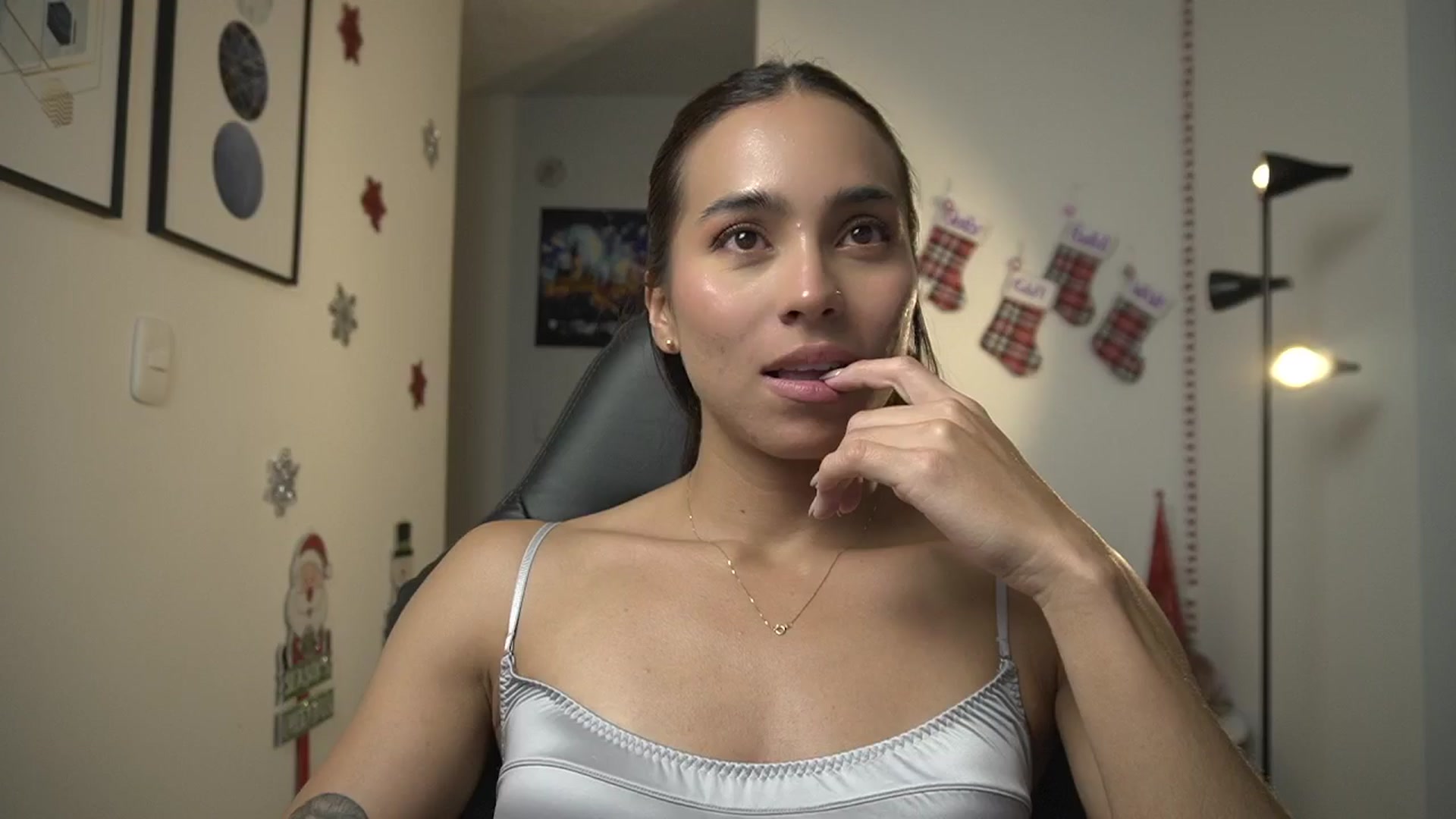 Gallery image thumbnail from Xialing's myfreecams stream on, 12/17/2024, 24:59 image 11 of 20