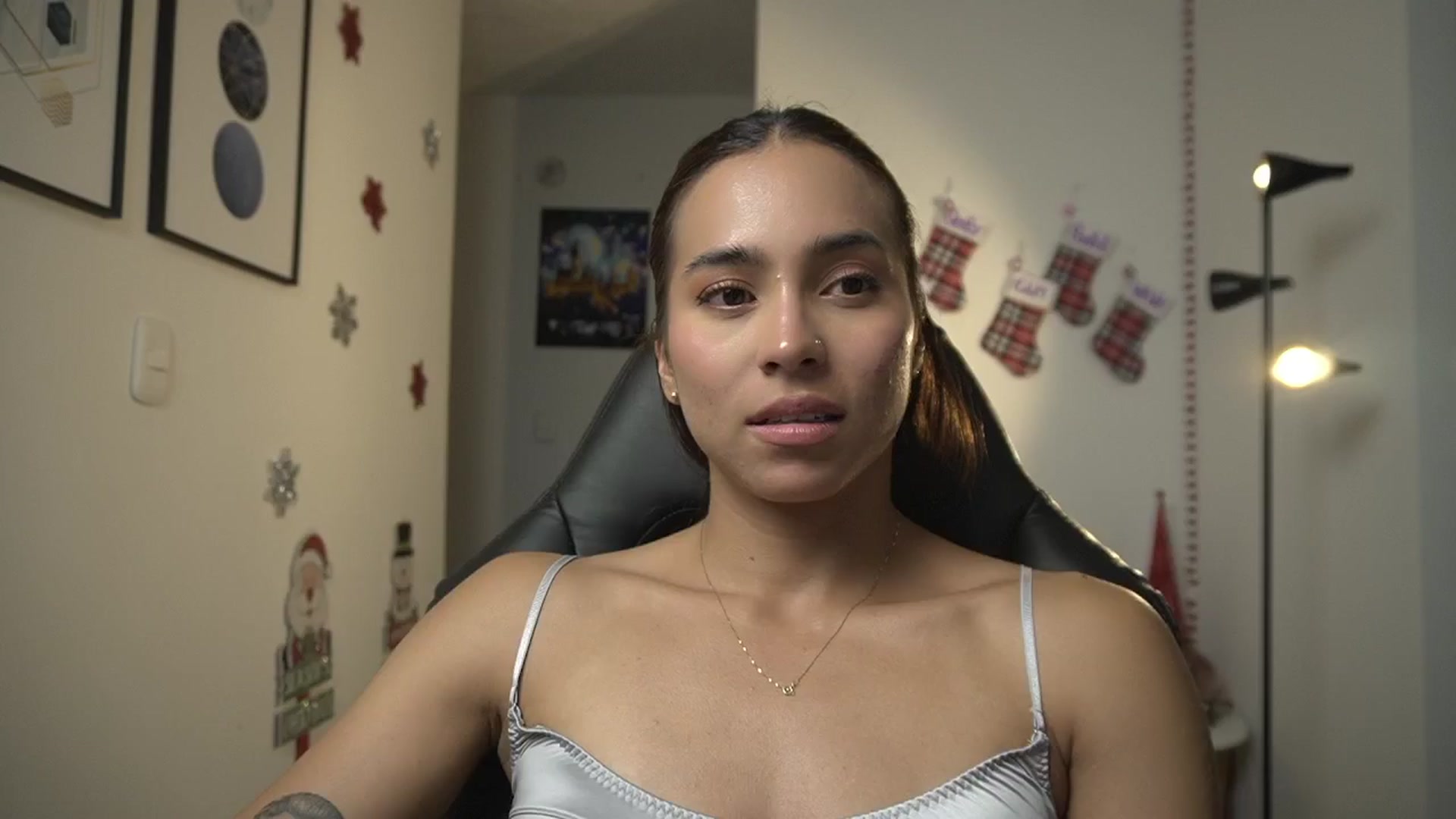 Gallery image thumbnail from Xialing's myfreecams stream on, 12/17/2024, 24:59 image 17 of 20