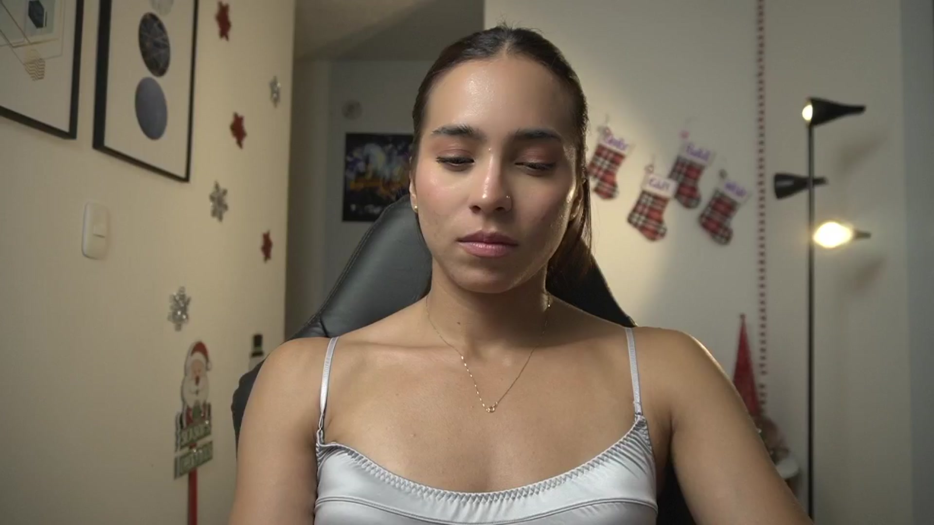 Gallery image thumbnail from Xialing's myfreecams stream on, 12/17/2024, 24:59 image 8 of 20