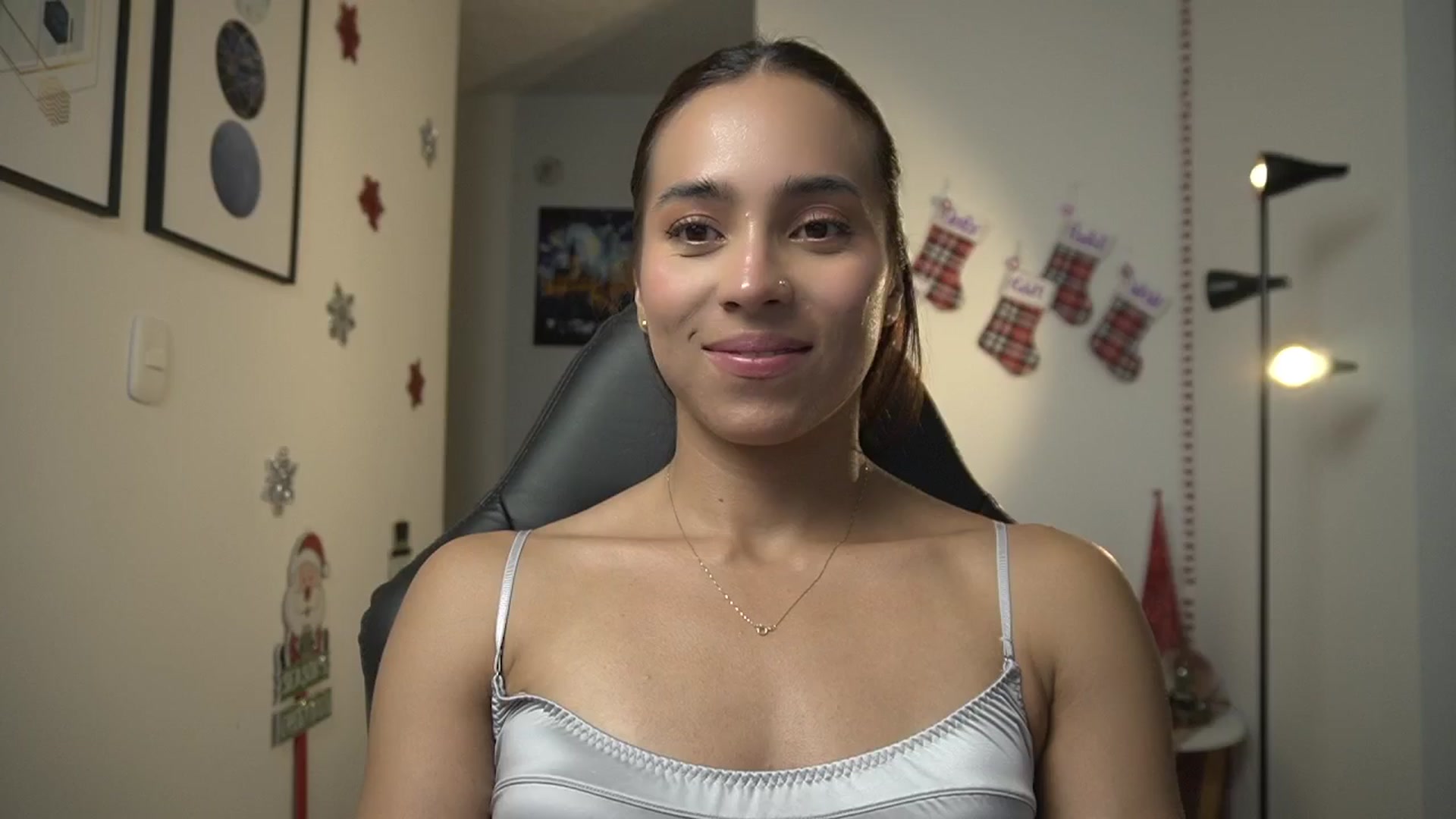 Gallery image thumbnail from Xialing's myfreecams stream on, 12/17/2024, 24:59 image 7 of 20