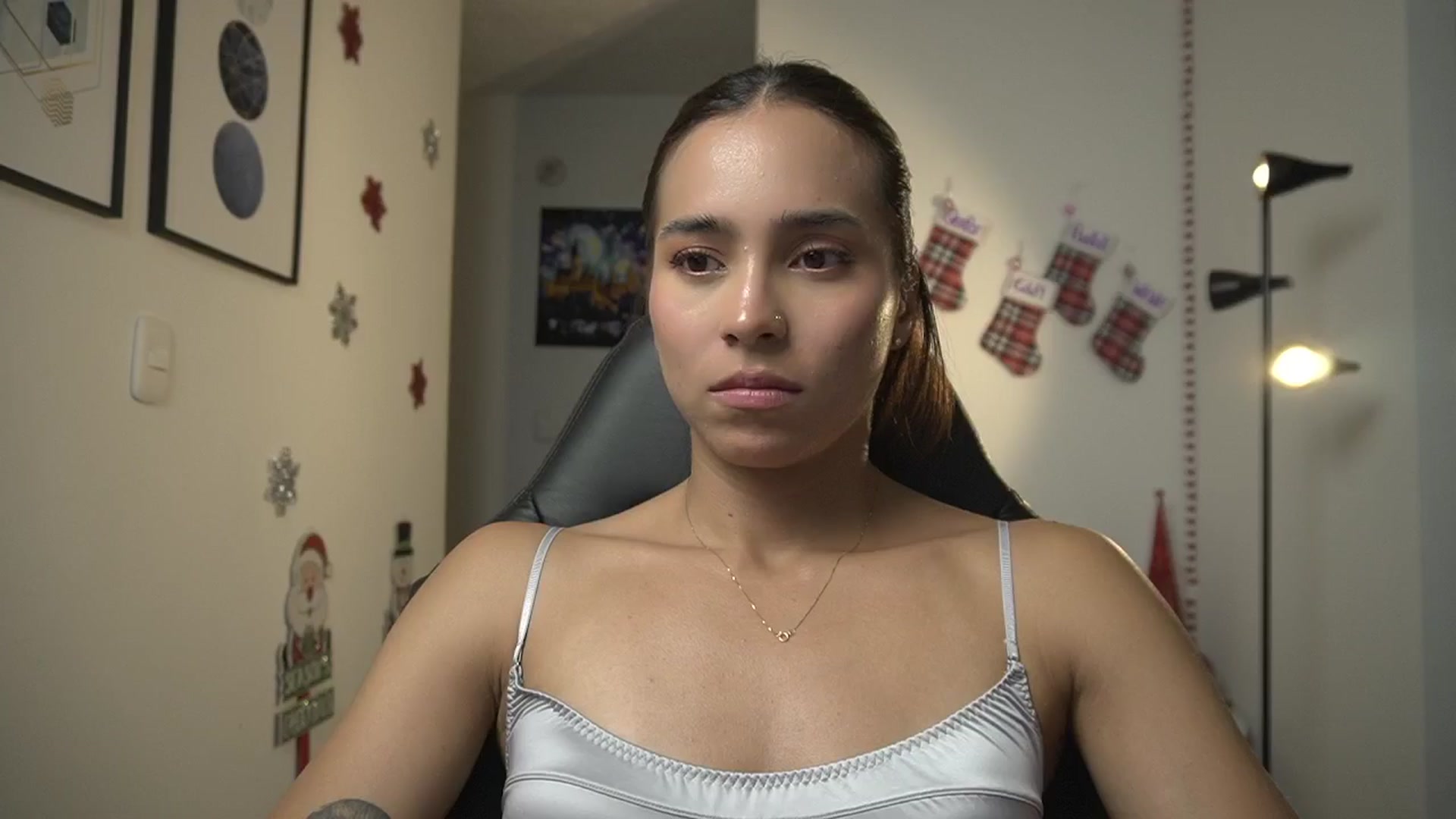 Gallery image thumbnail from Xialing's myfreecams stream on, 12/17/2024, 24:59 image 12 of 20