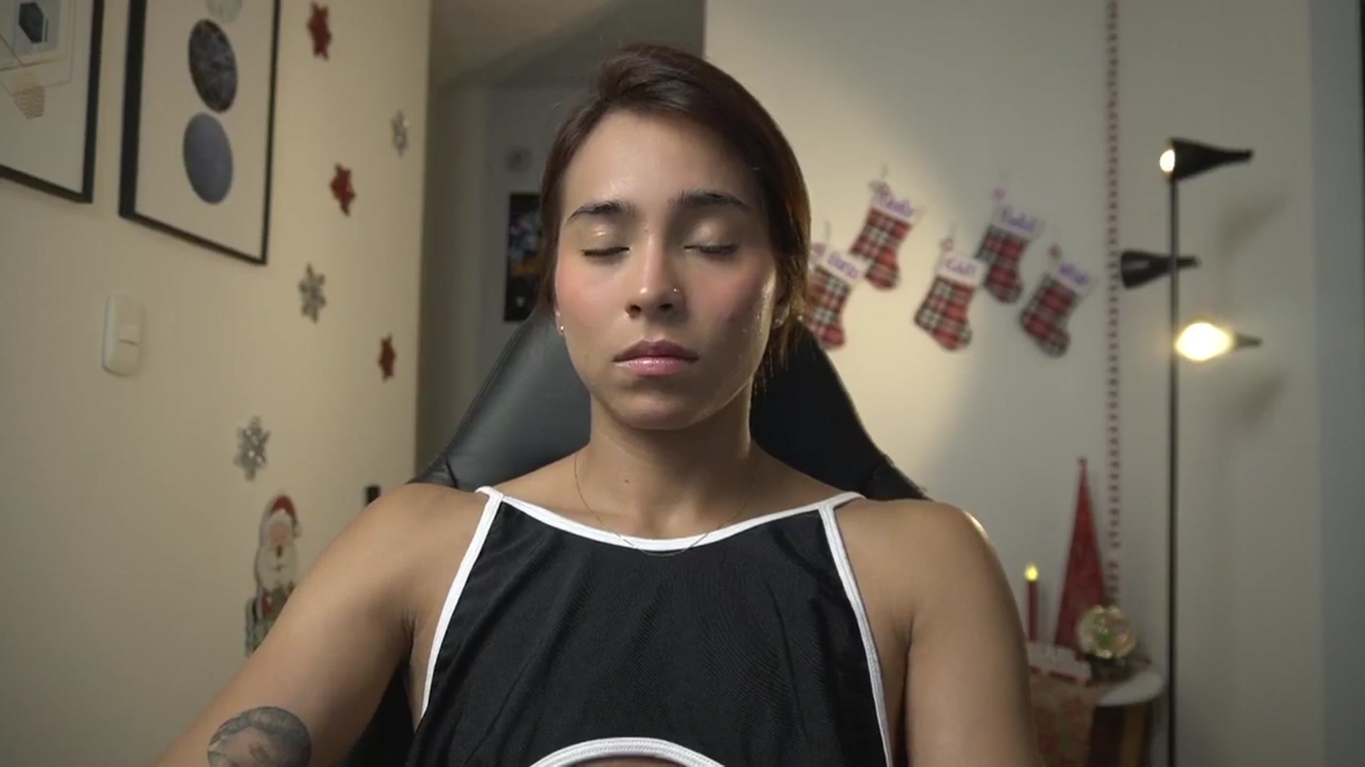 Gallery image thumbnail from Xialing's myfreecams stream on, 12/18/2024, 01:54 image 3 of 20