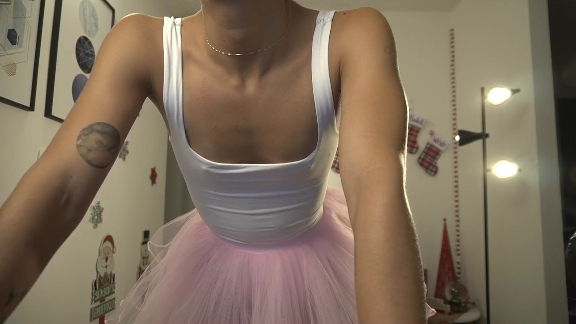 Gallery image thumbnail from Xialing's myfreecams stream on, 12/18/2024, 22:44 image 15 of 20
