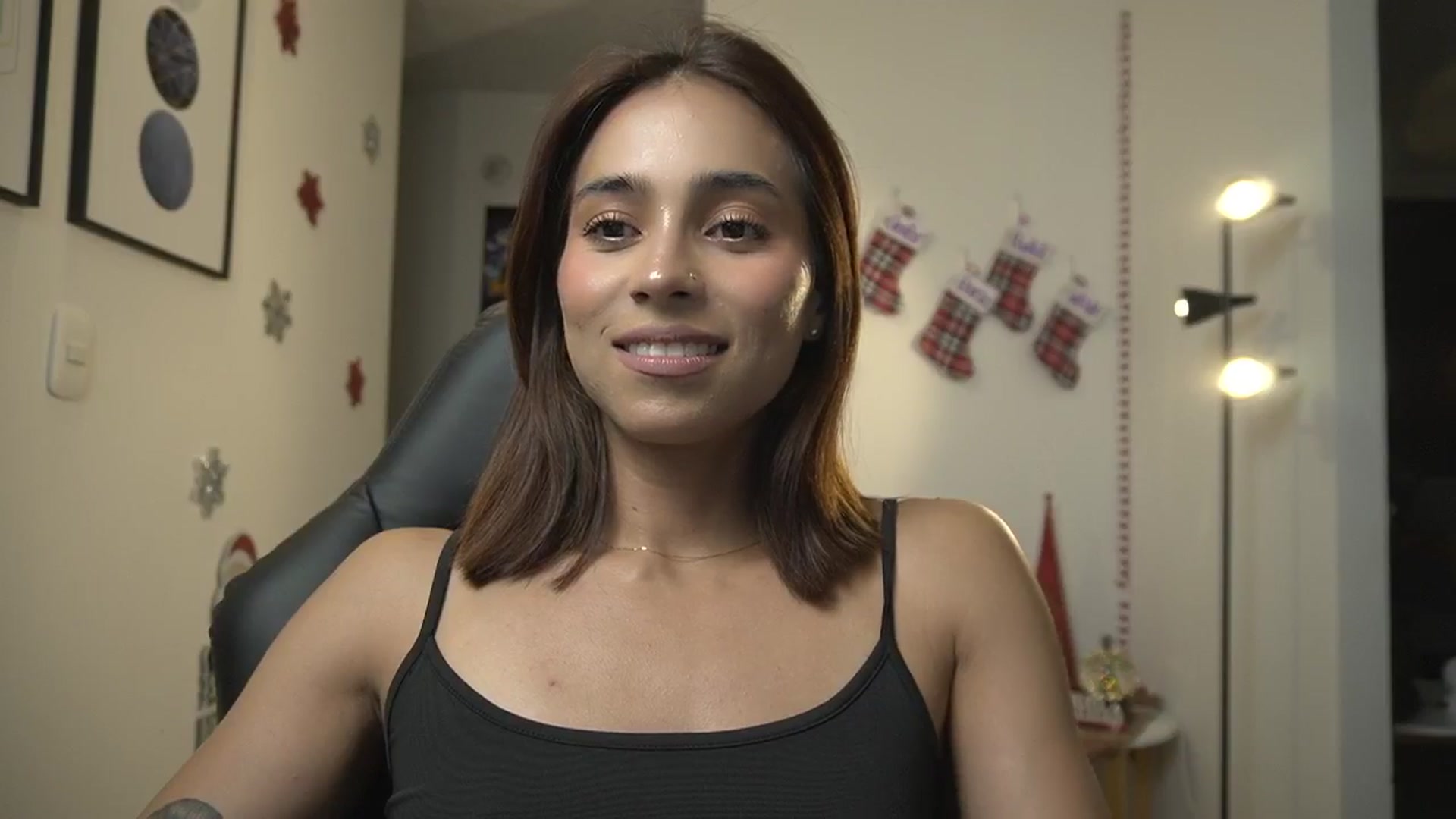 Gallery image thumbnail from Xialing's myfreecams stream on, 12/25/2024, 23:40 image 16 of 20
