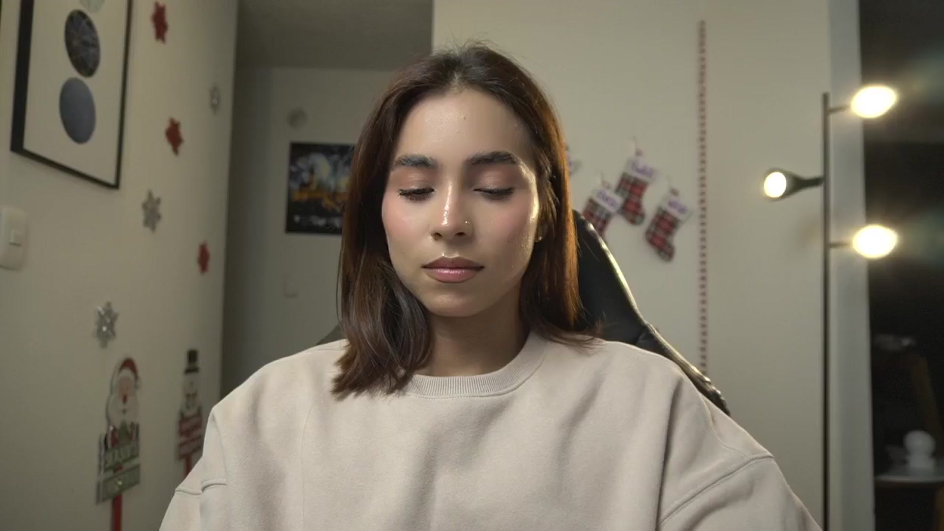 Gallery image thumbnail from Xialing's myfreecams stream on, 12/28/2024, 24:23 image 15 of 20