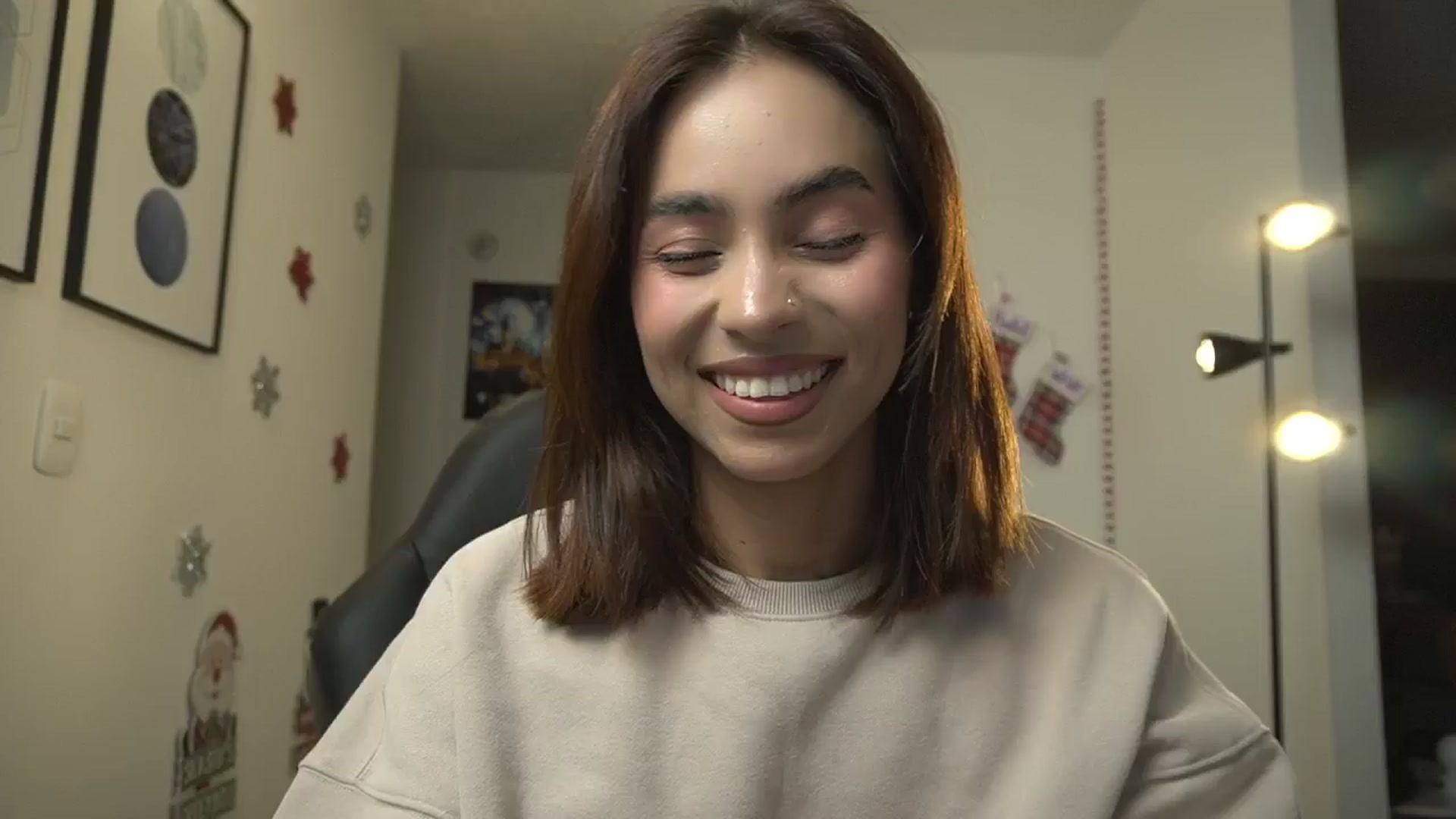 Gallery image thumbnail from Xialing's myfreecams stream on, 12/28/2024, 24:23 image 2 of 20