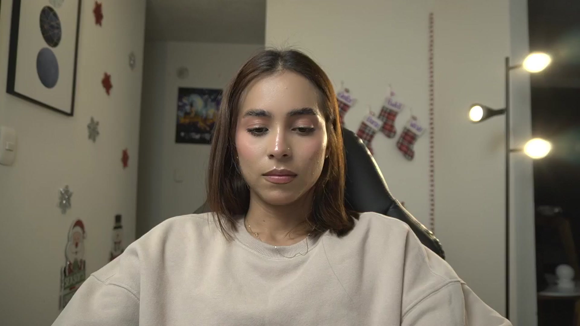 Gallery image thumbnail from Xialing's myfreecams stream on, 12/28/2024, 24:23 image 19 of 20