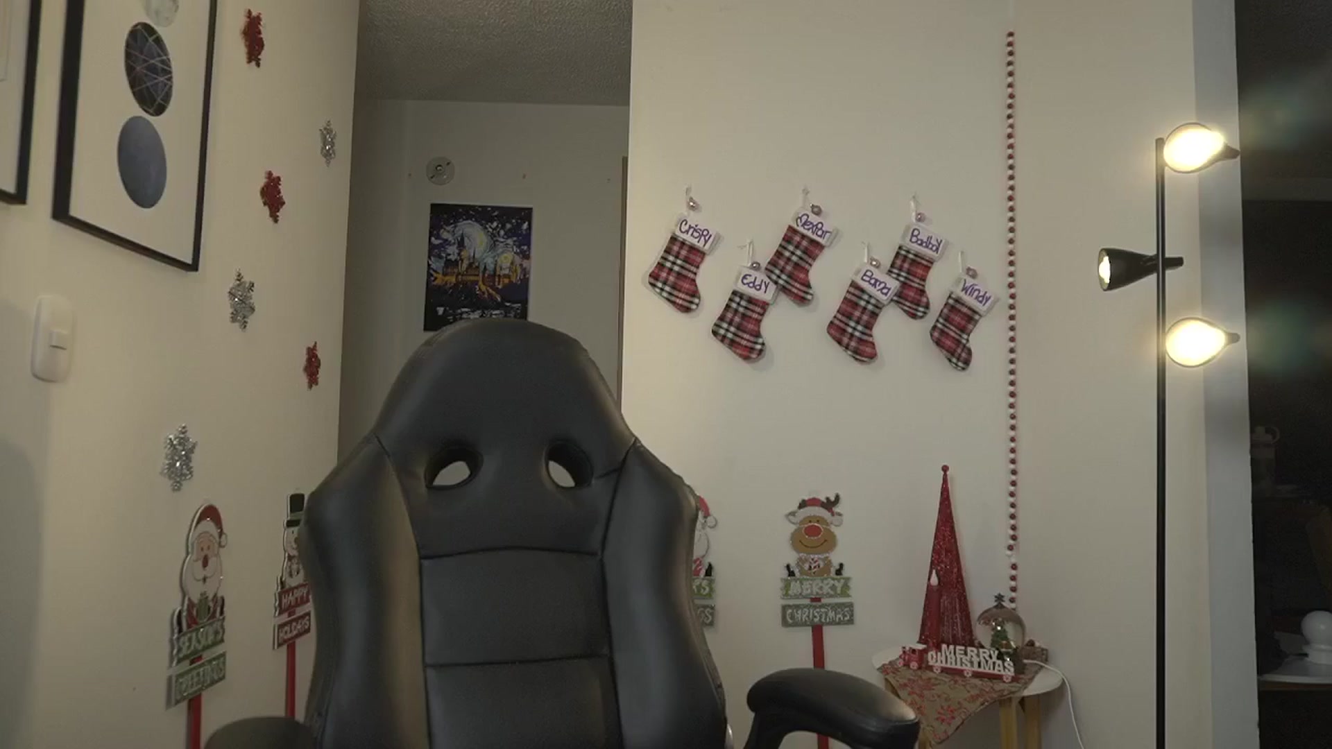 Gallery image thumbnail from Xialing's myfreecams stream on, 12/28/2024, 24:23 image 3 of 20