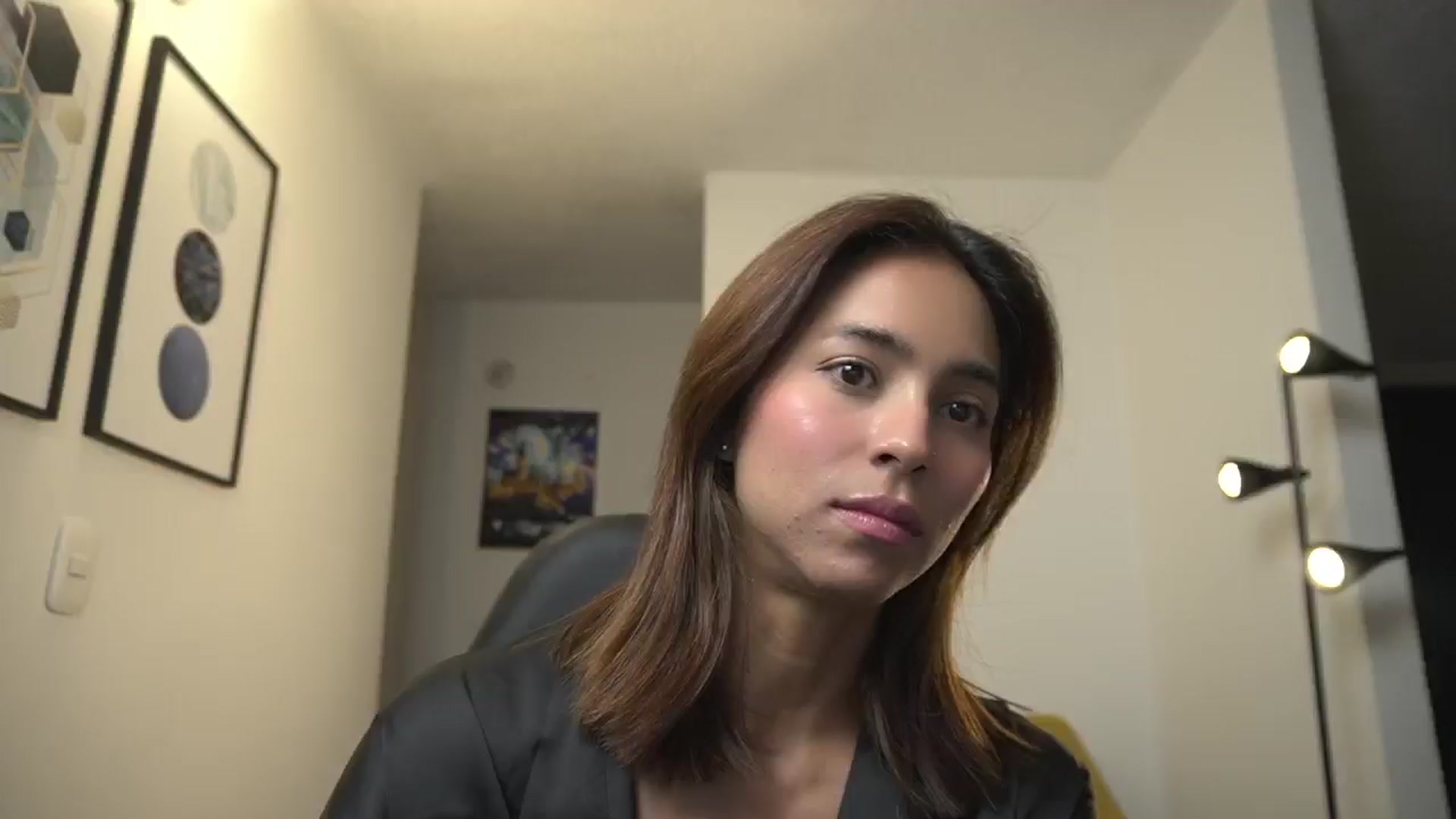 Gallery image thumbnail from Xialing's myfreecams stream on, 01/25/2025, 02:01 image 10 of 20